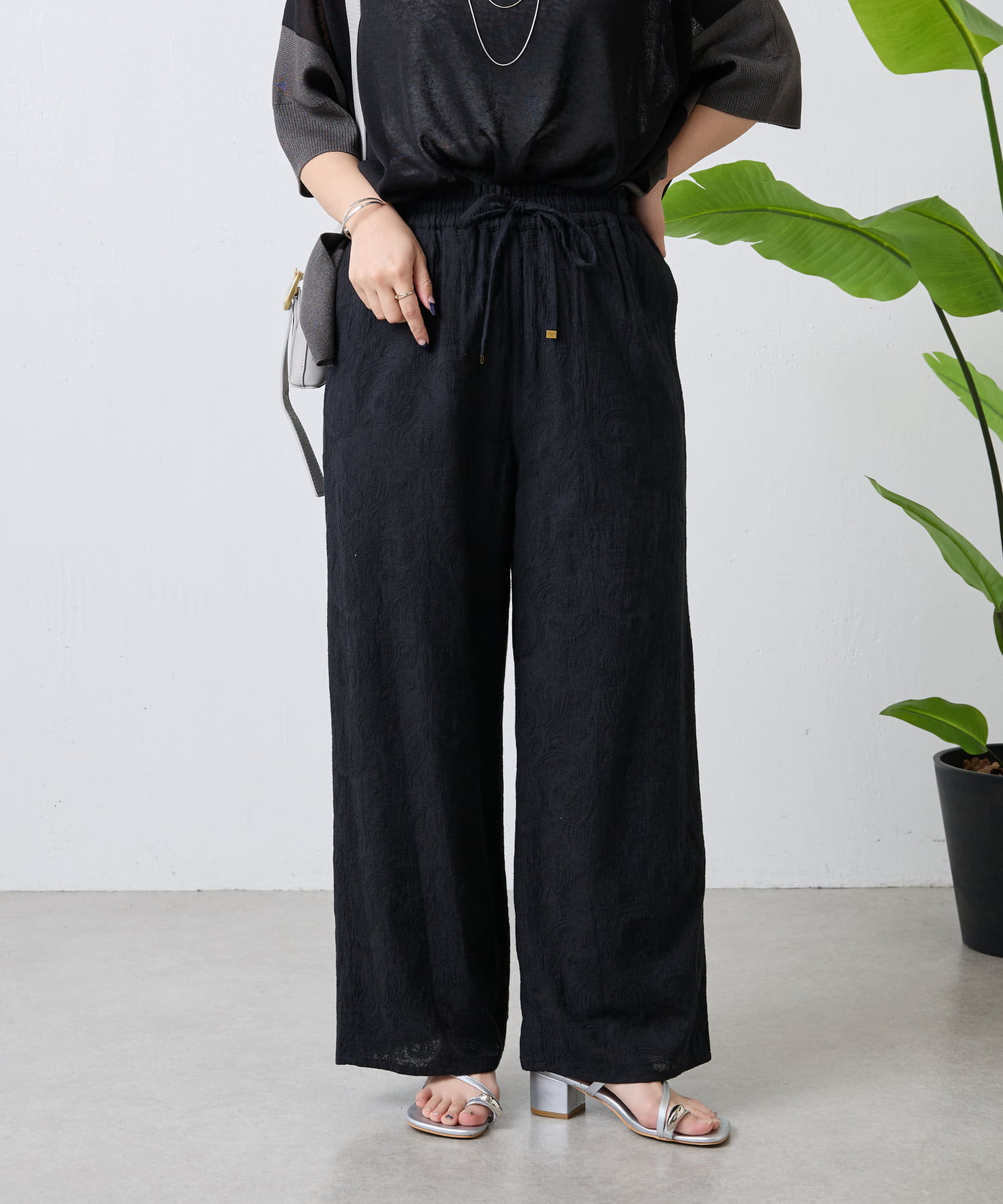 Jena　espace merveilleux(ジェナ　エスパスメルヴェイユ) ペイズリー刺繍パンツ
