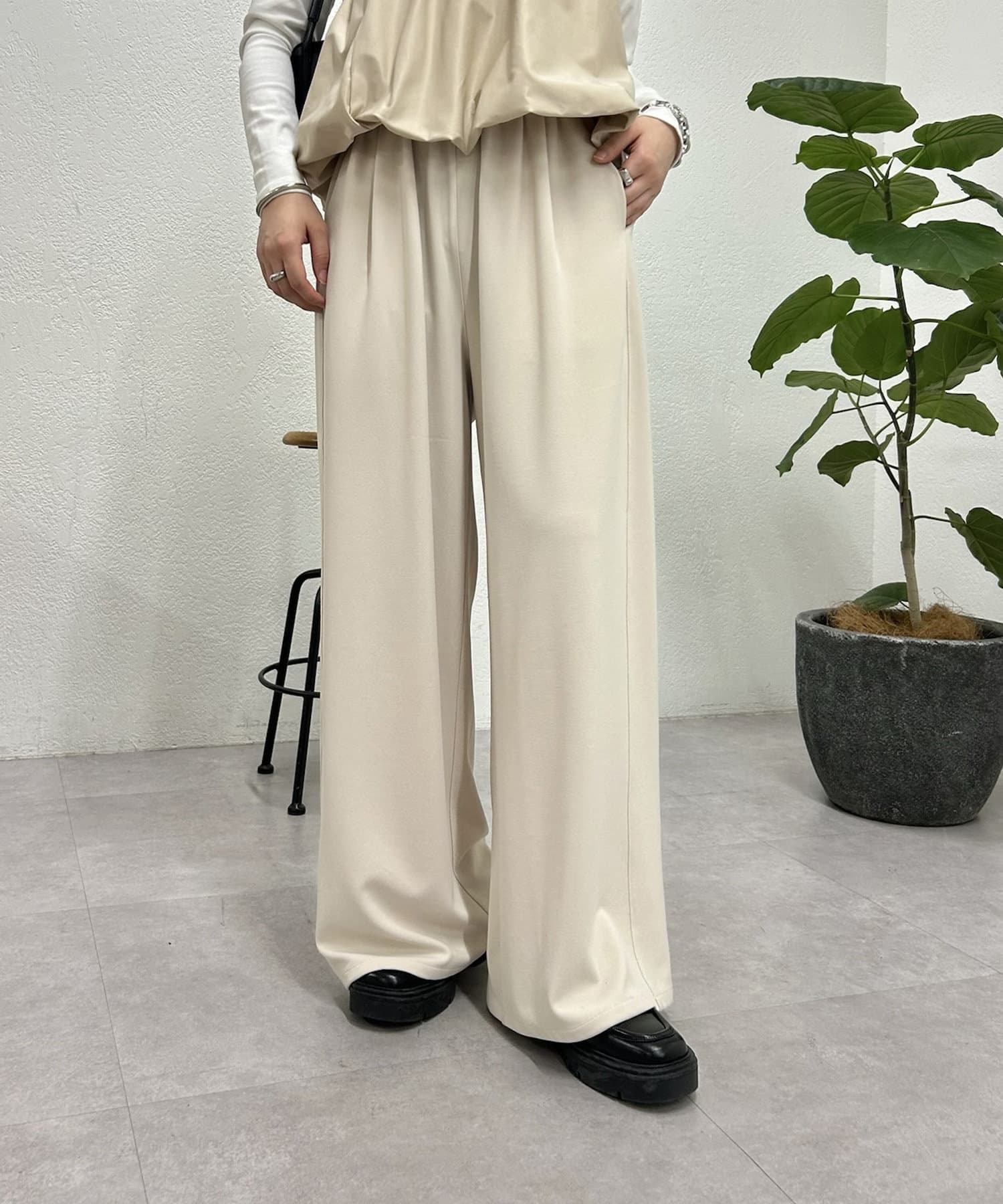 mystic 【3サイズ展開】NEWスラックスワイドパンツ ベージュ1 サイズ展開あり】NEWスラックスワイドパンツ | mystic