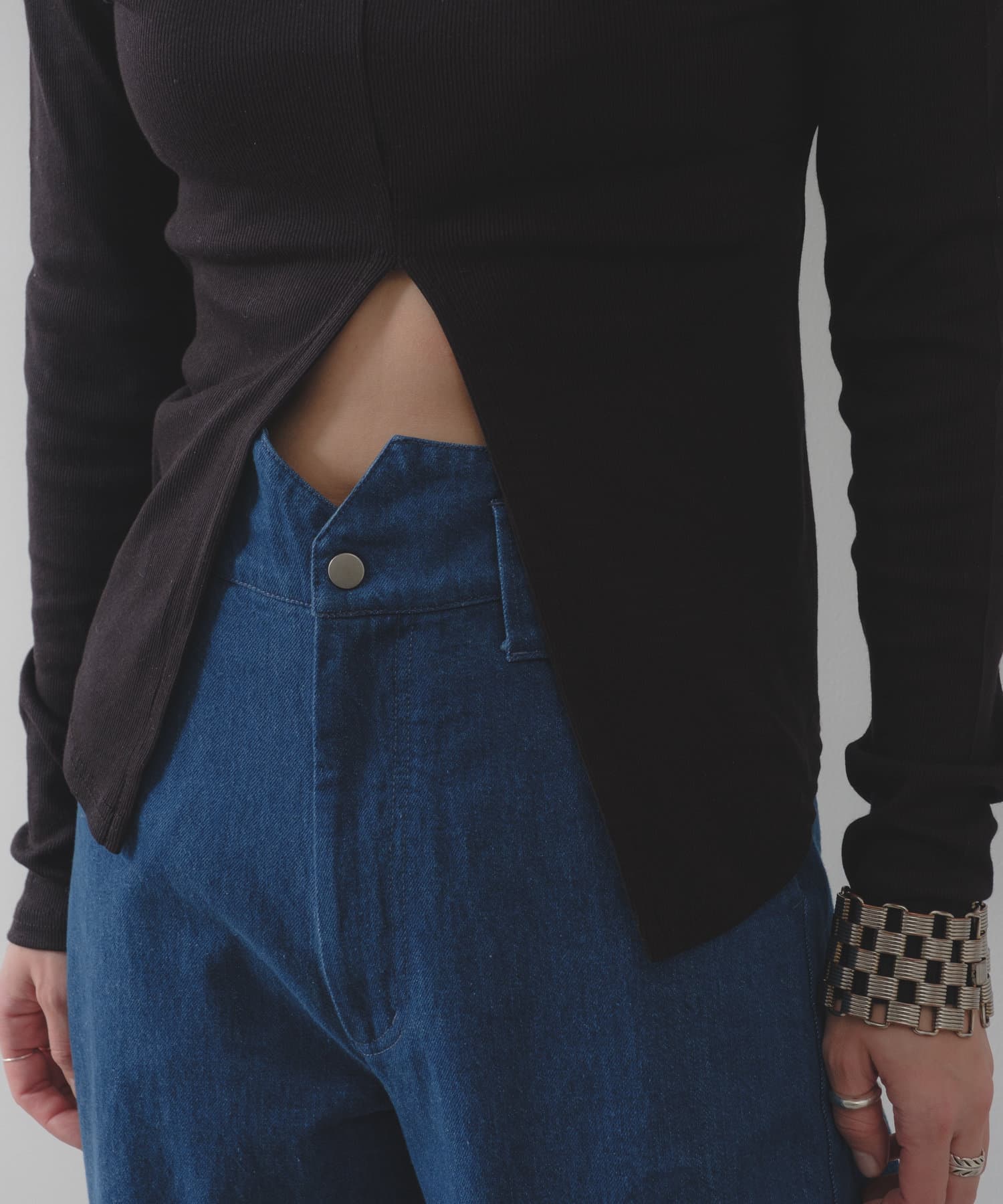 Pasterip(パセリ) Power shoulder slit Tee