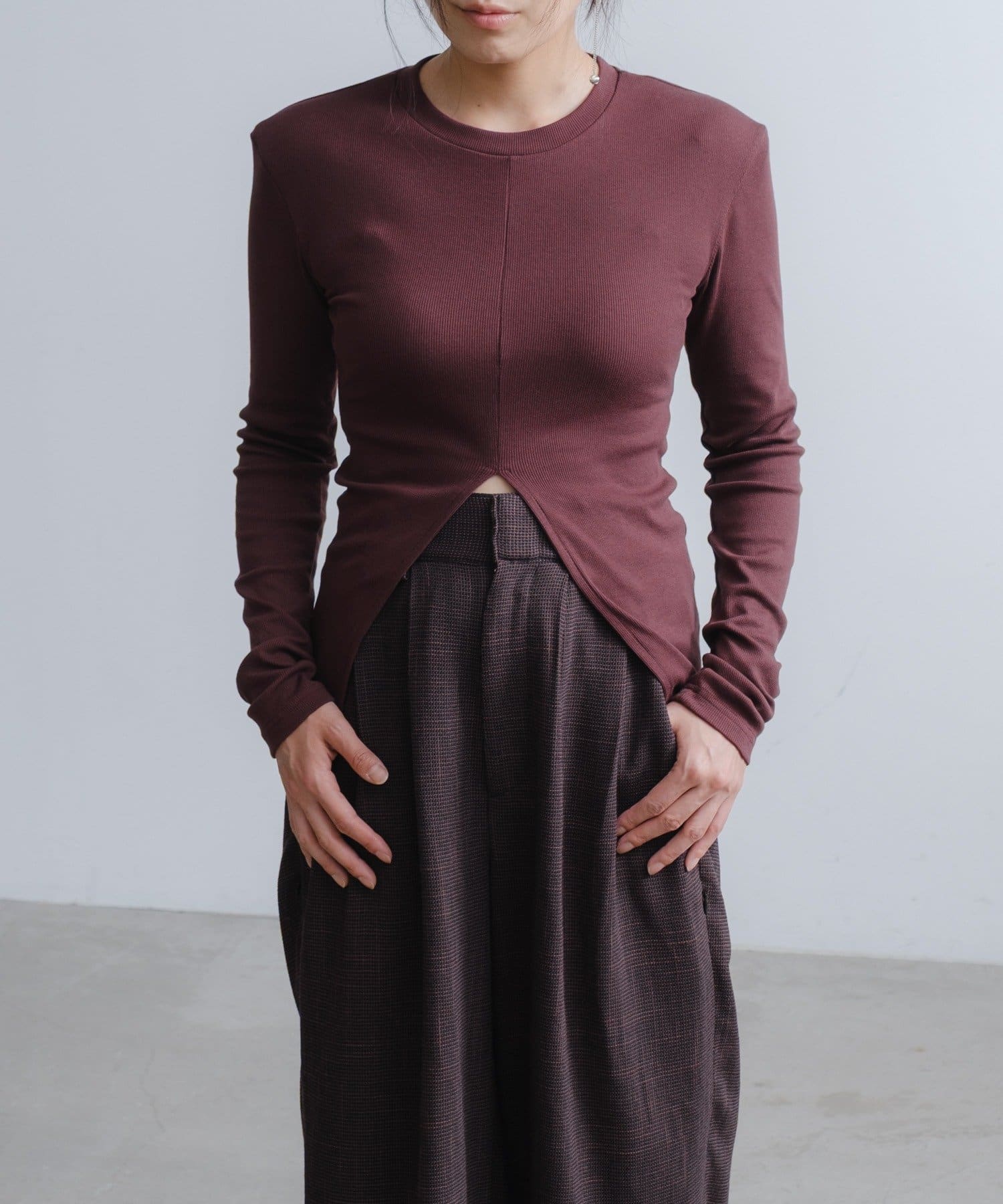 Power shoulder slit Tee | Pasterip(パセリ)レディース | PAL