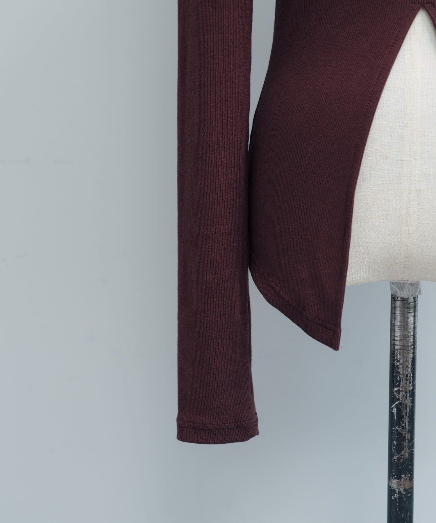 Pasterip(パセリ) Power shoulder slit Tee