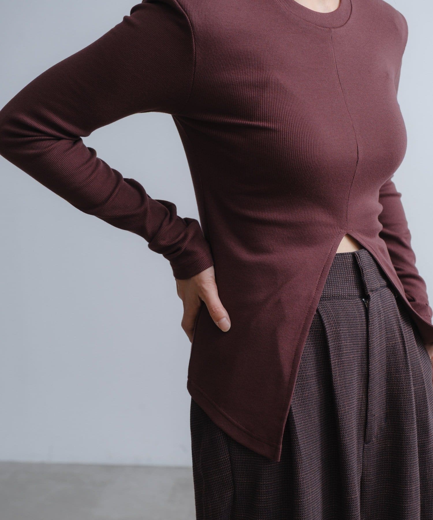 Pasterip(パセリ) Power shoulder slit Tee