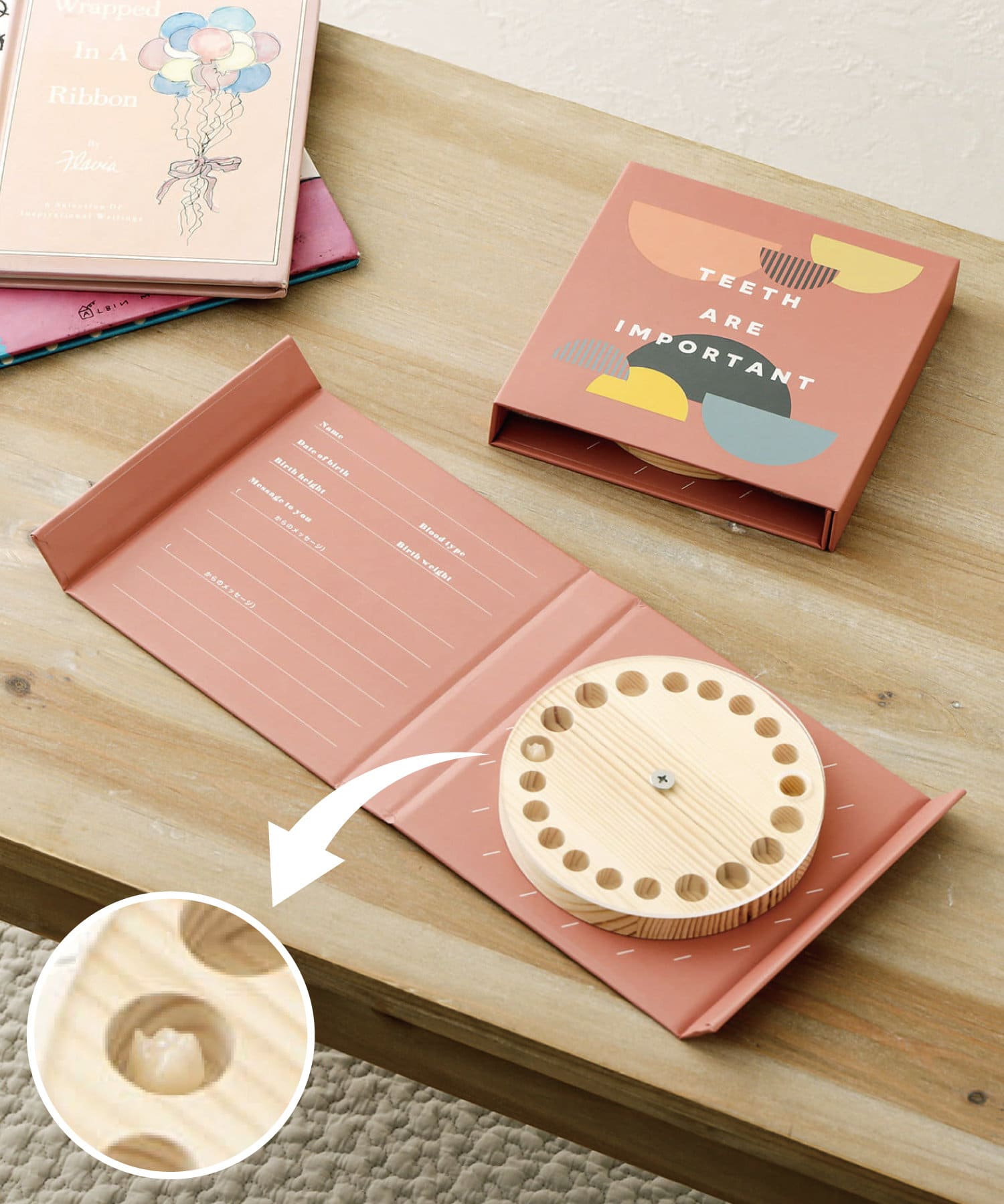 3COINS(スリーコインズ) キッズ WEB限定BOOK型乳歯ケース レッド