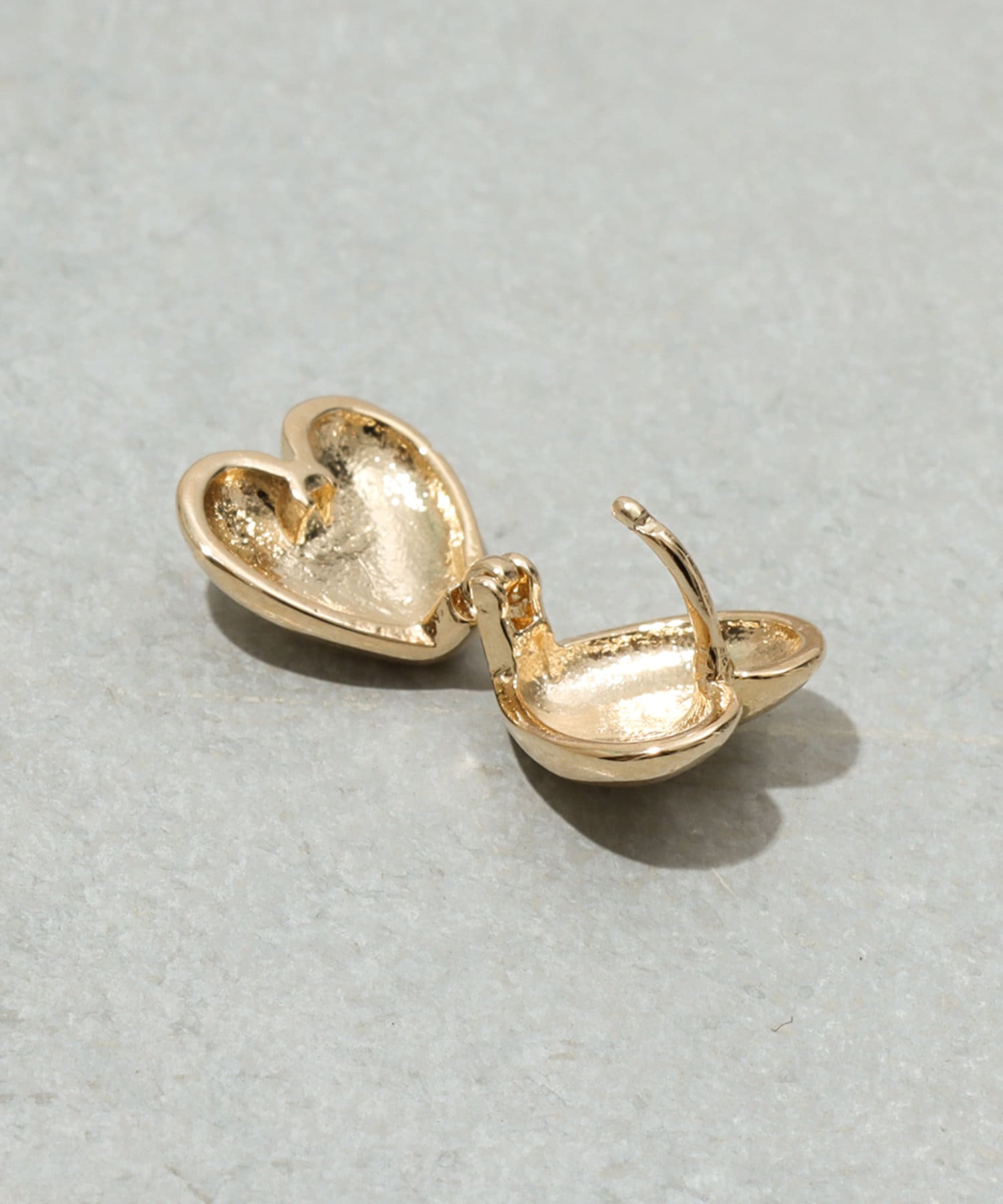 3COINS(スリーコインズ) プックリハートワンタッチピアス