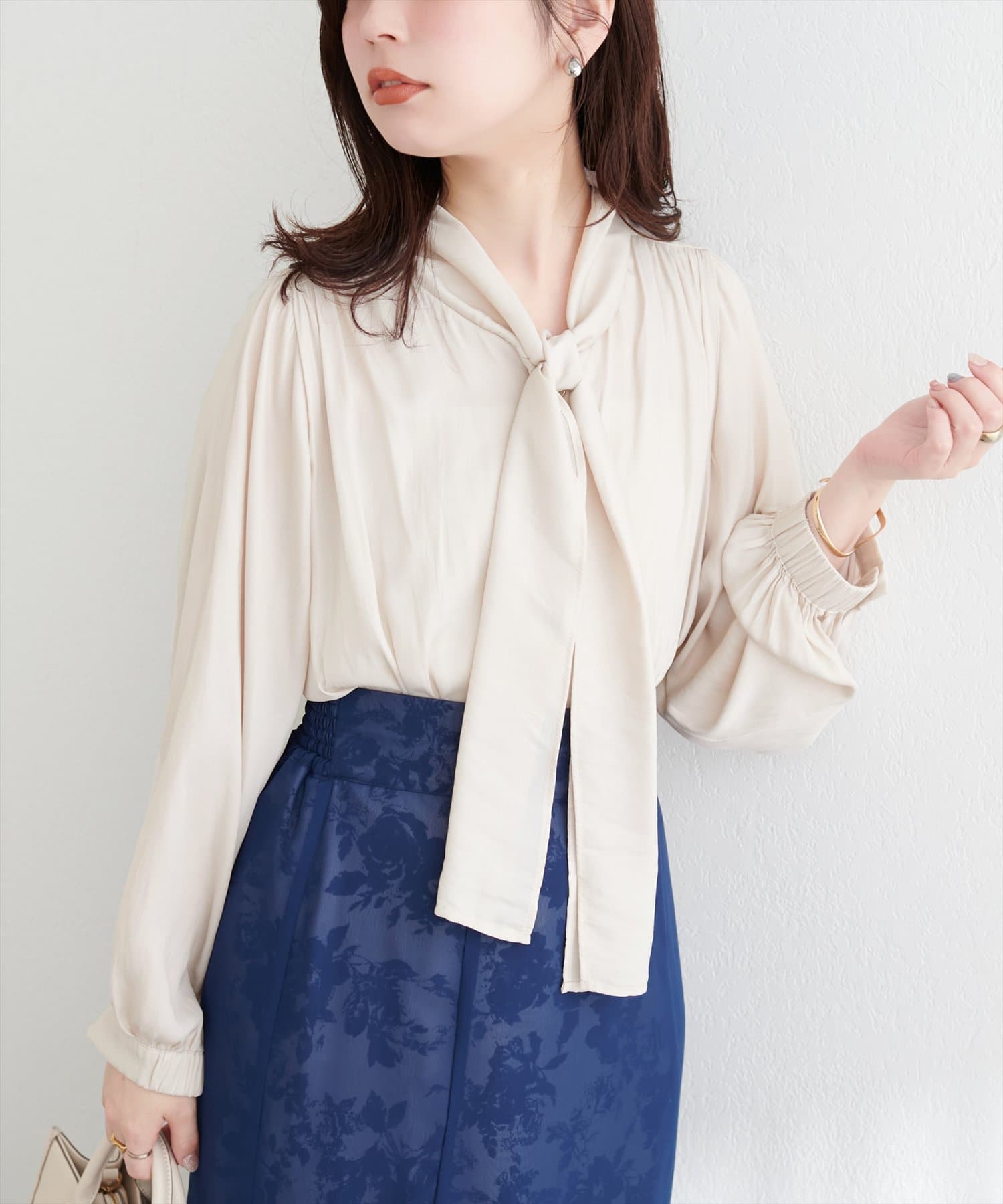 osonoとろみサテンボータイブラウス | natural couture