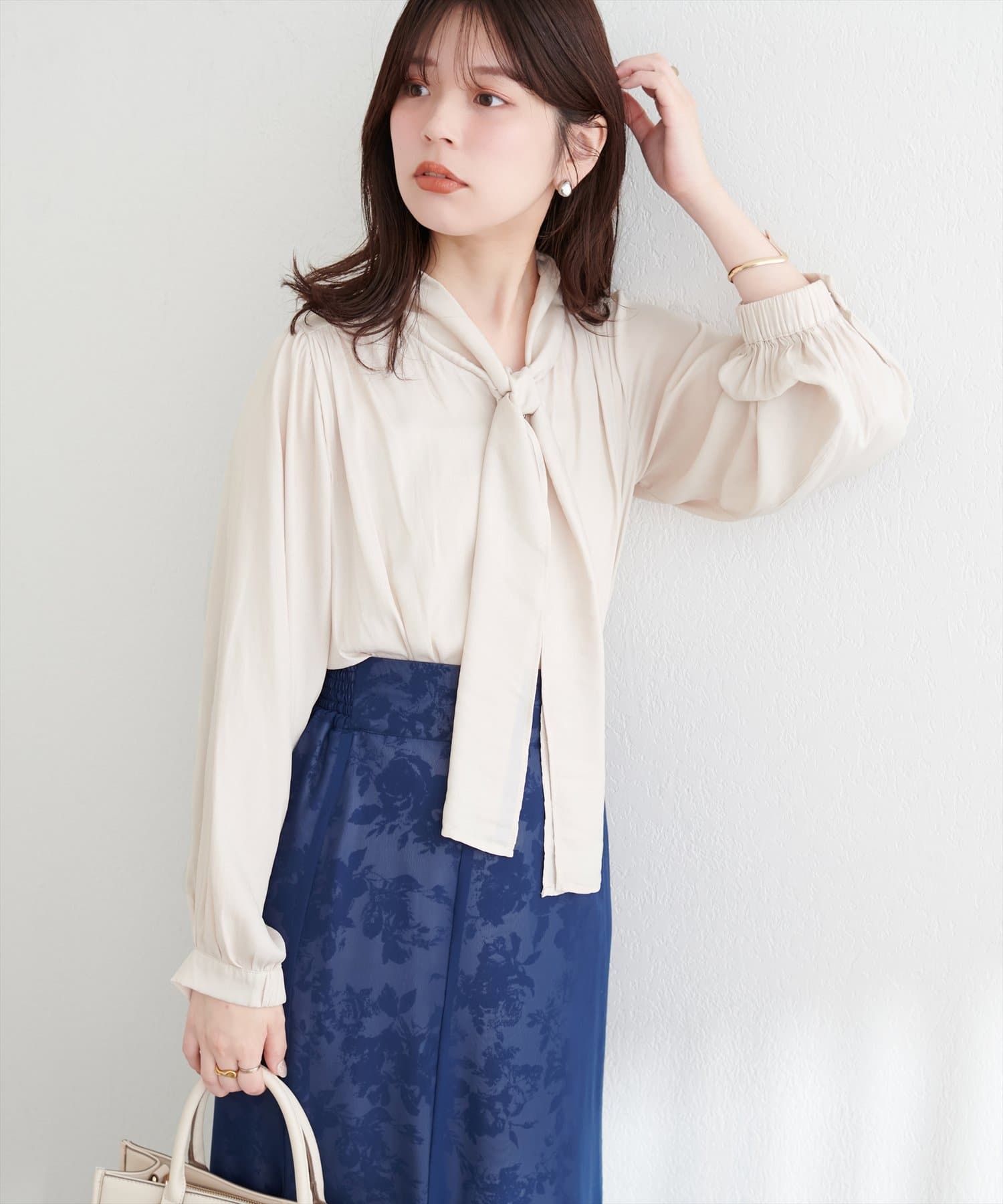 osonoとろみサテンボータイブラウス | natural couture