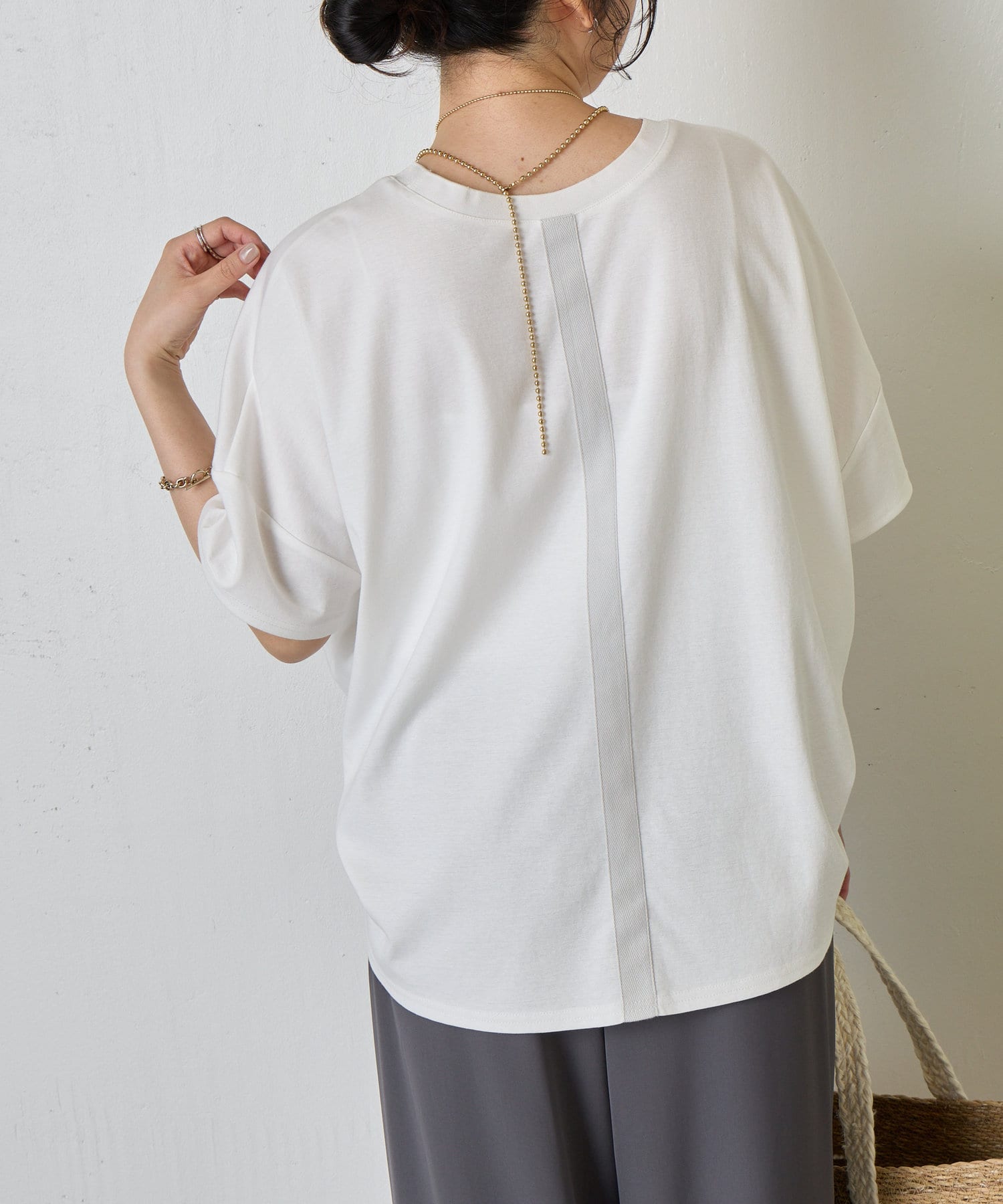 Jena　espace merveilleux(ジェナ　エスパスメルヴェイユ) 【ポンチョシルエットで可愛い／大人Tシャツ】バックテープカットソー