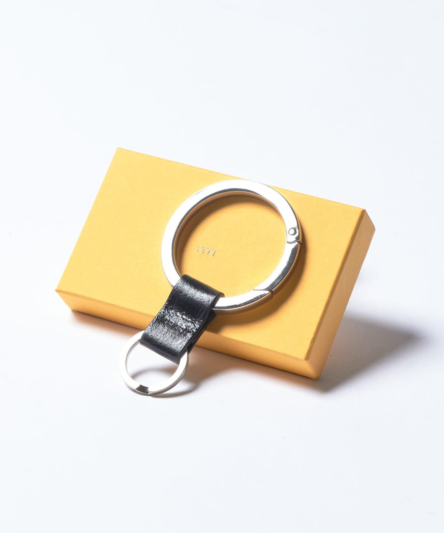 【ITTI】wrinkle gloss ring ringファーストシーズンより展開するブランドの代表作、CRISTY RING RING。今回、素材をLui's 別注にて仕上げました。＜M