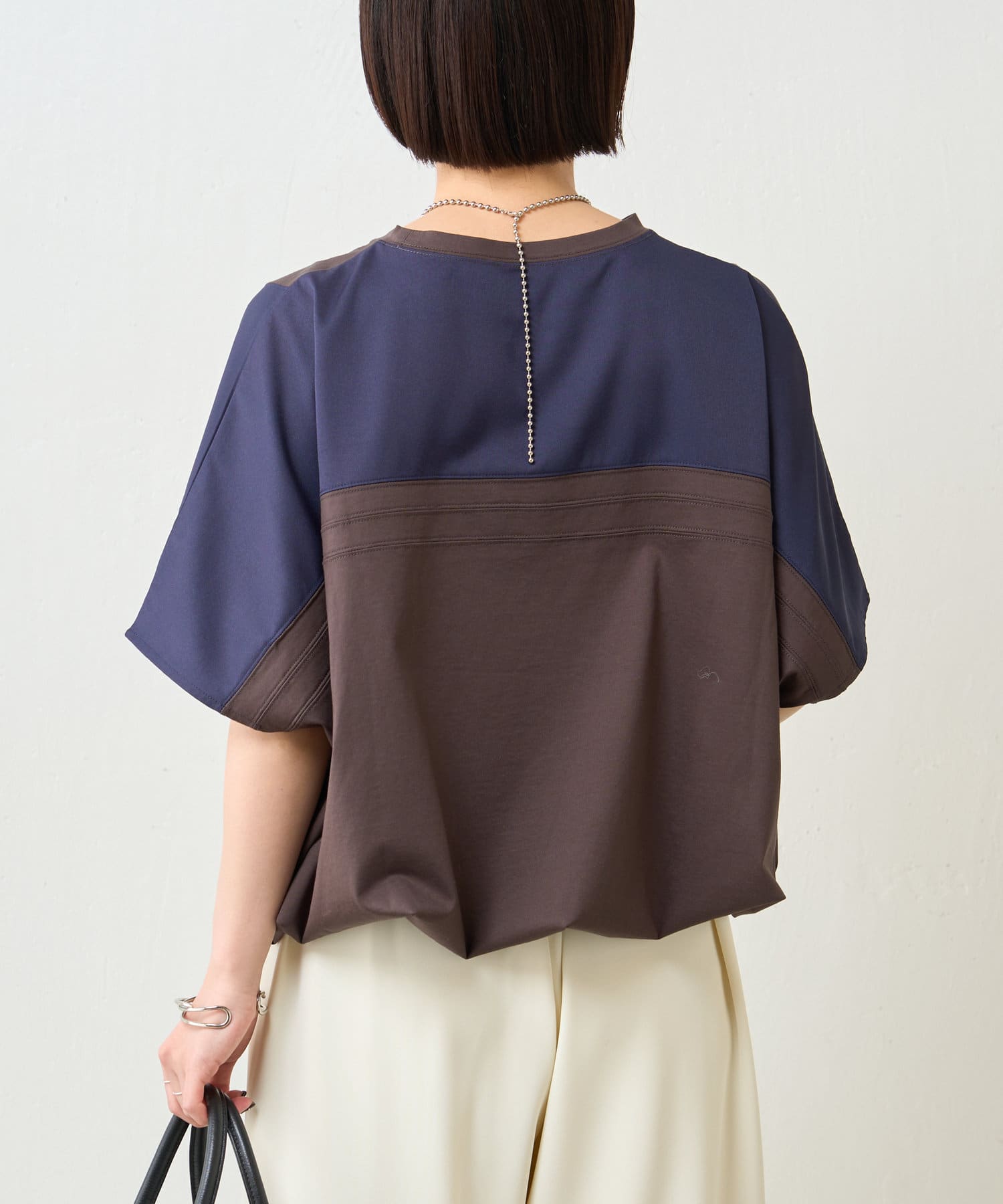 Jena　espace merveilleux(ジェナ　エスパスメルヴェイユ) 【大人女性のためのバイカラーTシャツ】バックラインドロストカットソー