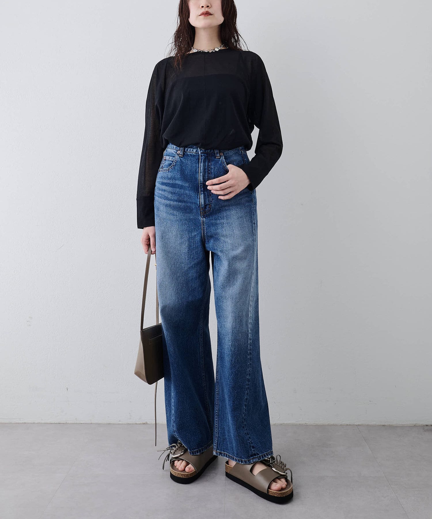 37【PIPPICHIC】トングサンダル チャンキーヒール ストレッチ