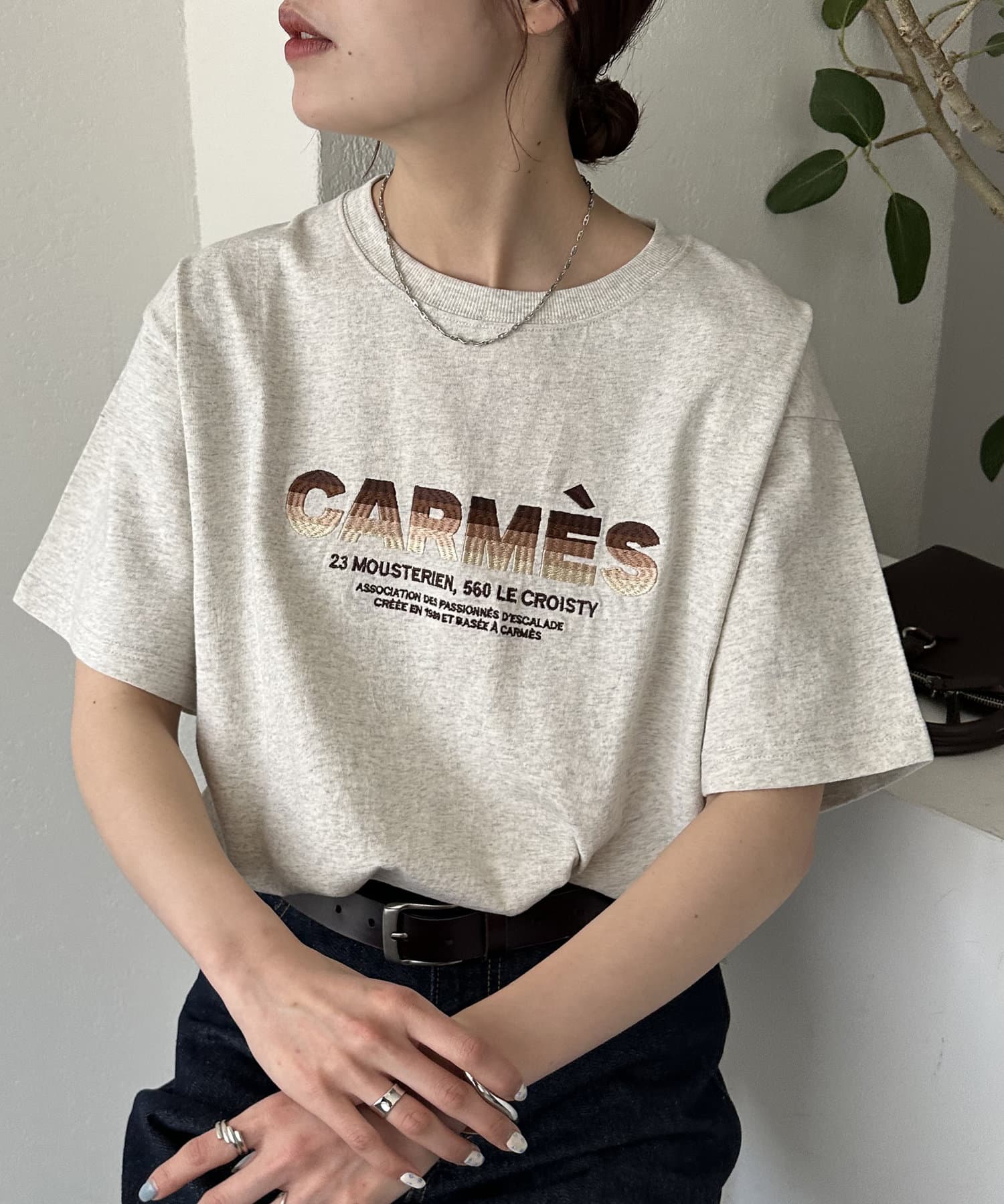 DISCOAT(ディスコート) 【ユニセックス】グラデーション刺繍ロゴTシャツ