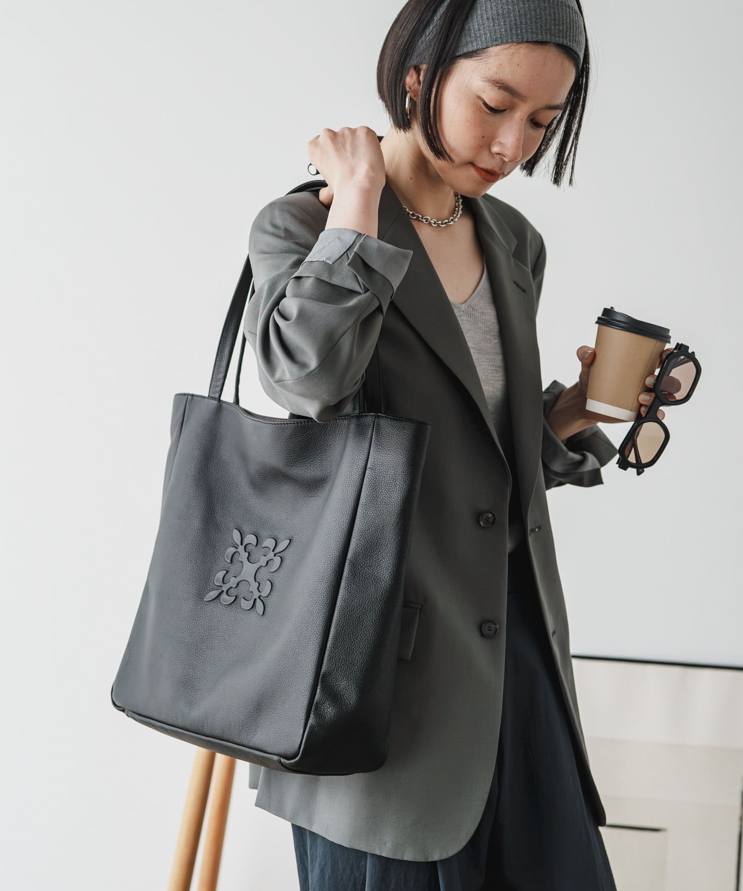 美品★ russet ラシット　トートバッグ　茶　縦型　A4収納　肩掛け　鞄 A4サイズ/13インチPC対応・460g］レザー縦長トートバッグ