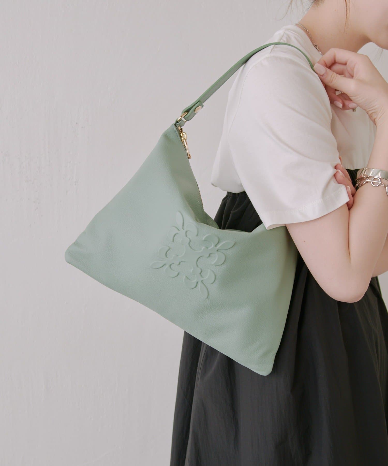 russet(ラシット) エンボスモノグラムショルダーバッグ