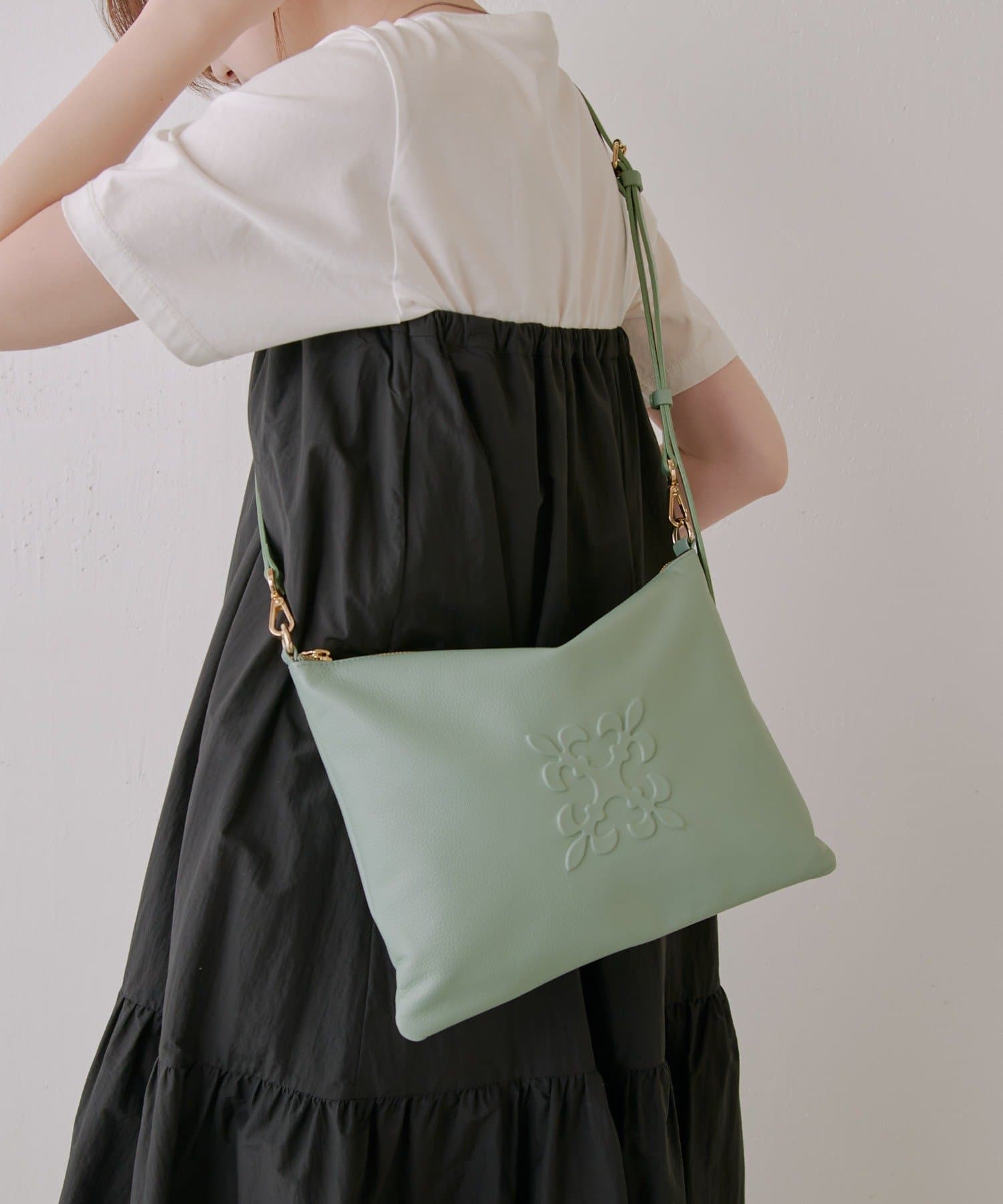 russet(ラシット) エンボスモノグラムショルダーバッグ