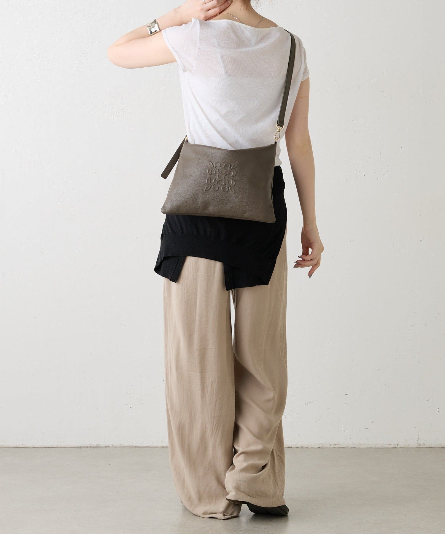 russet(ラシット) 《本革/370g》エンボスモノグラムショルダーバッグ