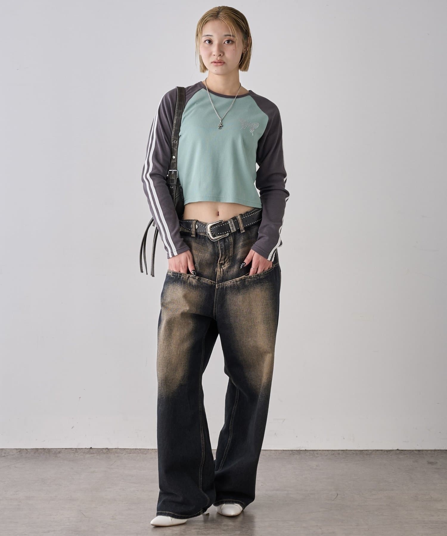 WHO’S WHO gallery(フーズフーギャラリー) 【WEB限定】ラインストーンラグランバタフライトップス