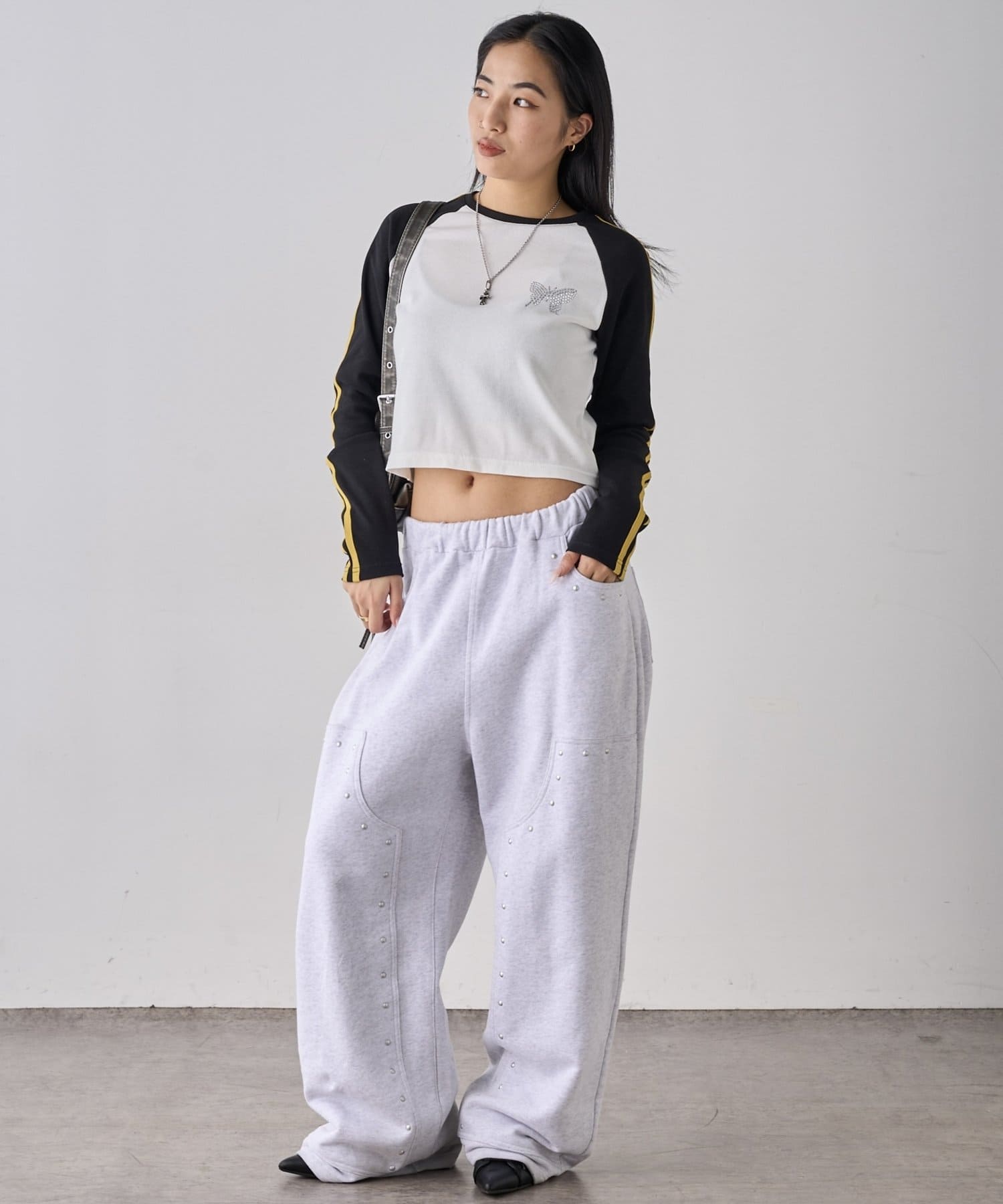 WHO’S WHO gallery(フーズフーギャラリー) 【WEB限定】ラインストーンラグランバタフライトップス