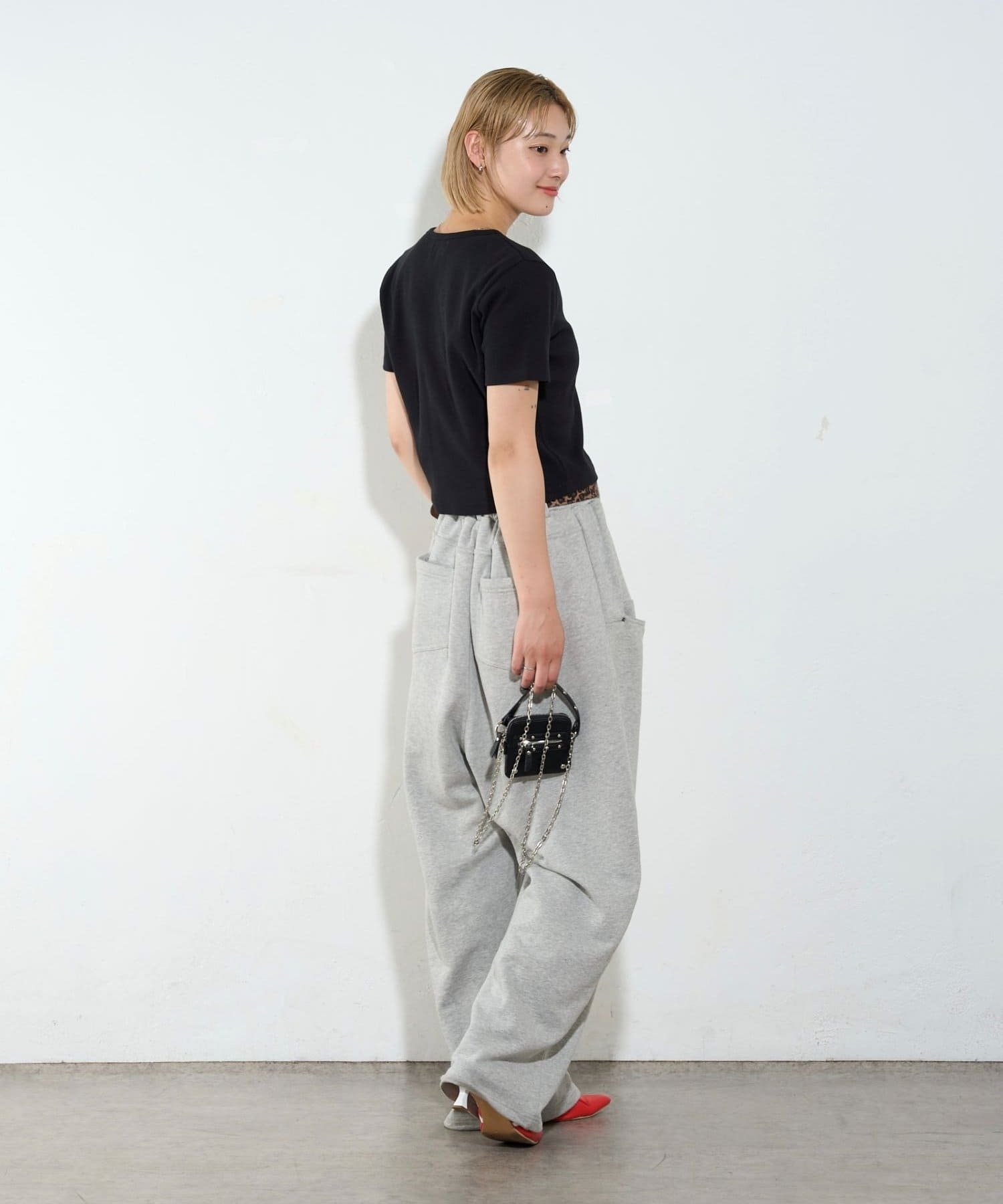 WHO’S WHO gallery(フーズフーギャラリー) 【２サイズ 】ヘンリーネックTEE