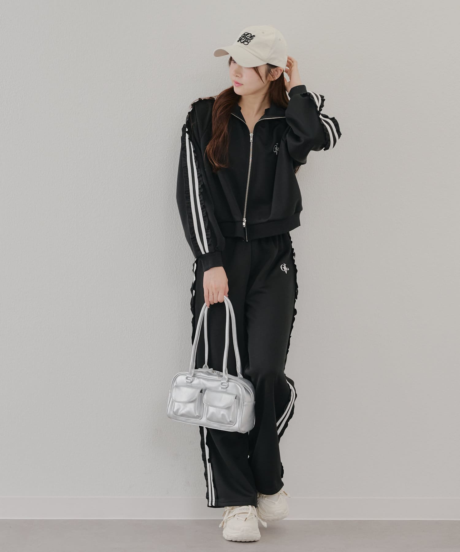 NICE CLAUP / OLIVE des OLIVE OUTLET(ナイスクラップ  / オリーブ デ オリーブ アウトレット) 【春の新作】【OUTLET限定】袖フリルジャージ