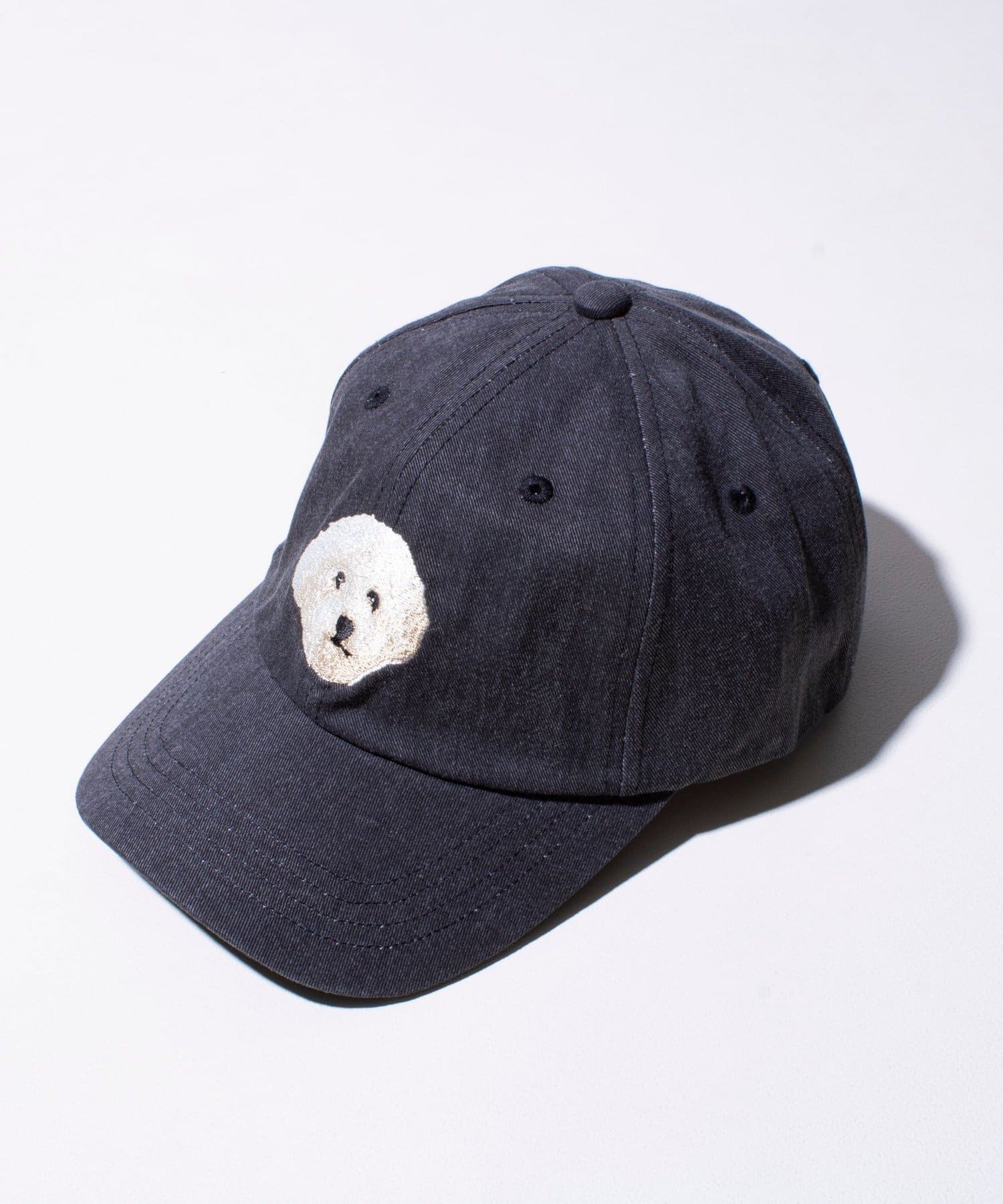 大人気のDOG刺繍キャップ、カラバリを増やして再登場！洗い加工をかけ風合いの良いローキャップ。フロントの立体的な犬・ワンちゃん刺繍がアクセントになるシンプルで合わせやすいデザインです。垂れ耳で大きな目