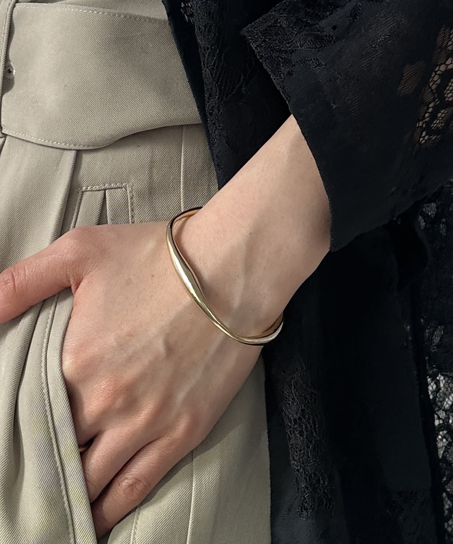 サージカルステンレス】うねバングル | Thevon.(ゼヴォン)レディース