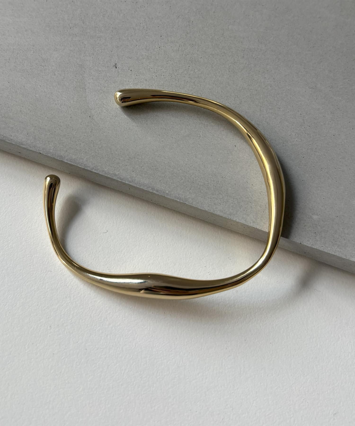 【期間限定値下げ】 HENSON バングル サージカルステンレス】うねバングル | Thevon.(ゼヴォン)レディース