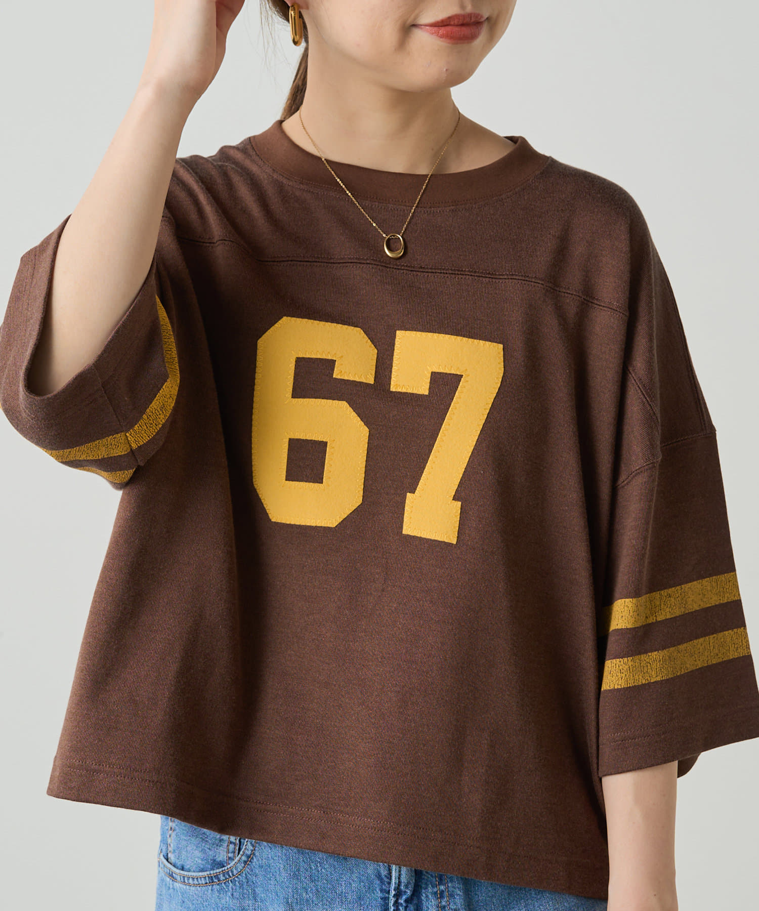 ■デザインSt.Johns 3rd club[セントジョンズサードクラブ]の67 七分袖Tシャツ。ナンバーロゴと袖のラインがスポーティなデザインのTシャツ。ドロップショルダーでゆったり着用出来ます。ヴ