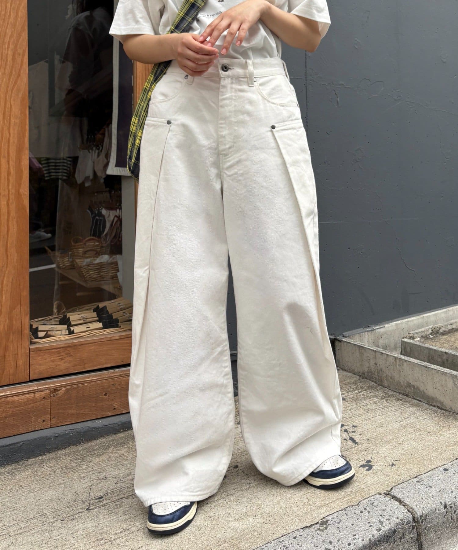 【UNISEX】タックギャザーデニム URBAN RESEARCH DOORS ジーンズ デニム デニムパンツ 2タック