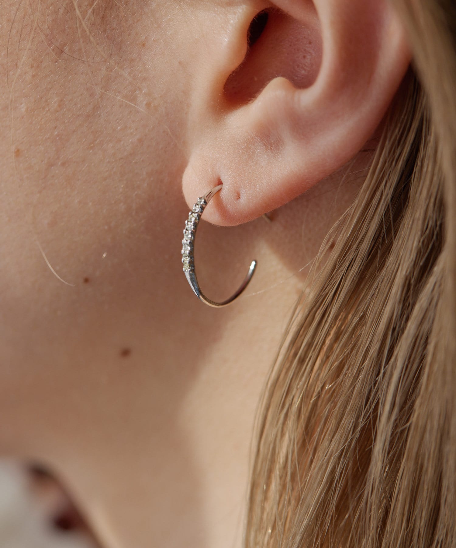 ear PAPILLONNER(イア パピヨネ) 極細フープ×クリスタルピアス
