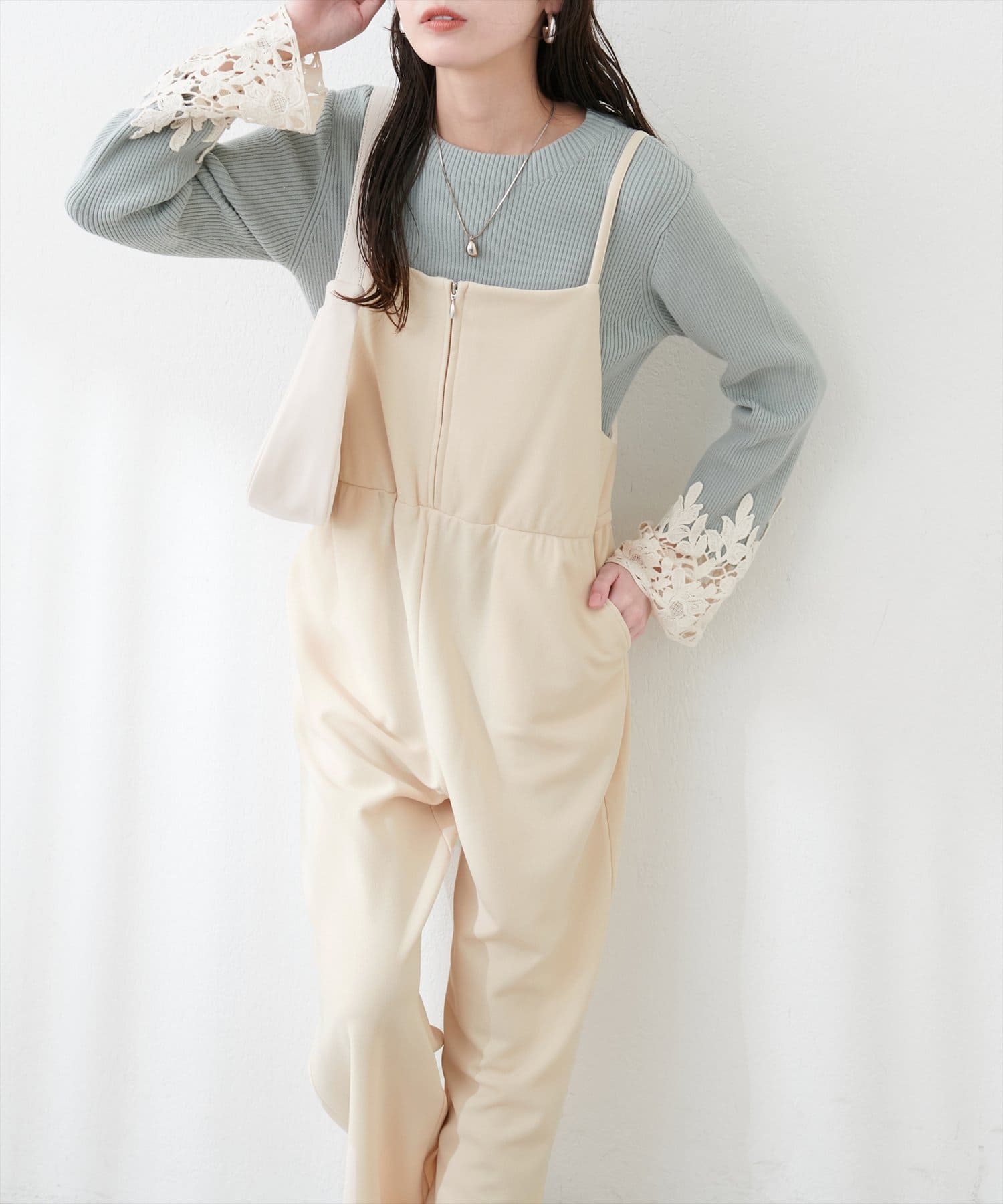 natural coutureナチュラルクチュールオールインワンベージュ カットジョーゼットペプラムサロペット | natural couture