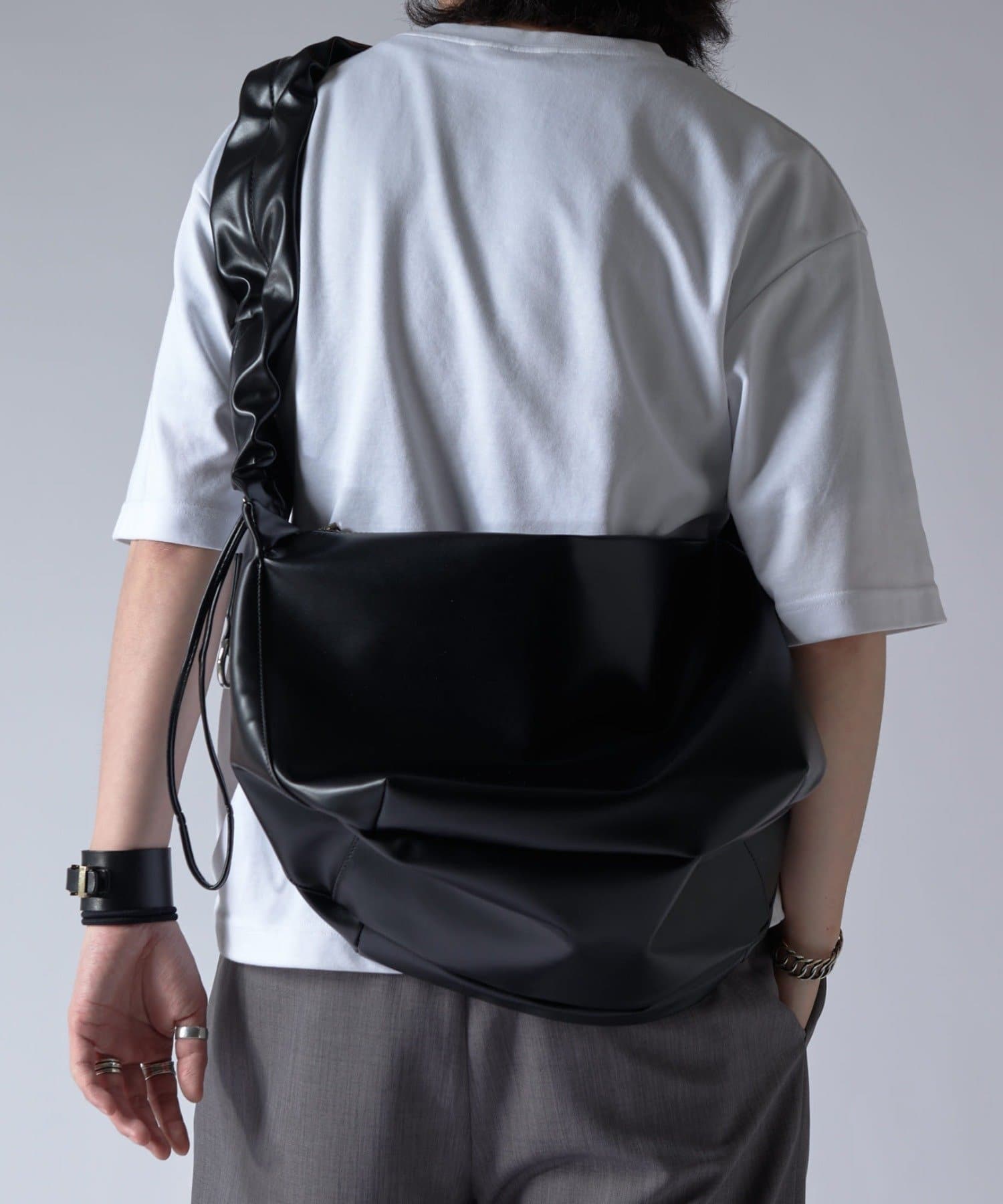 Lui's(ルイス) GO OUT shoulder bag（ショルダーバッグ）