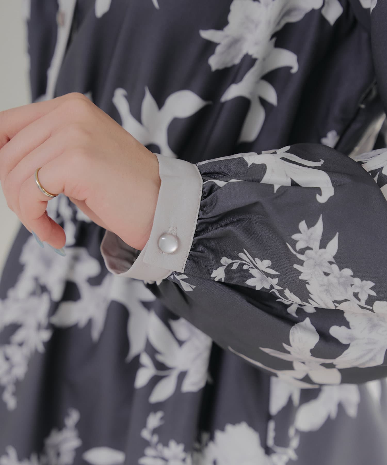 NICE CLAUP / OLIVE des OLIVE OUTLET(ナイスクラップ  / オリーブ デ オリーブ アウトレット) 【春の新作】【OUTLET限定】配色花柄プリントワンピース
