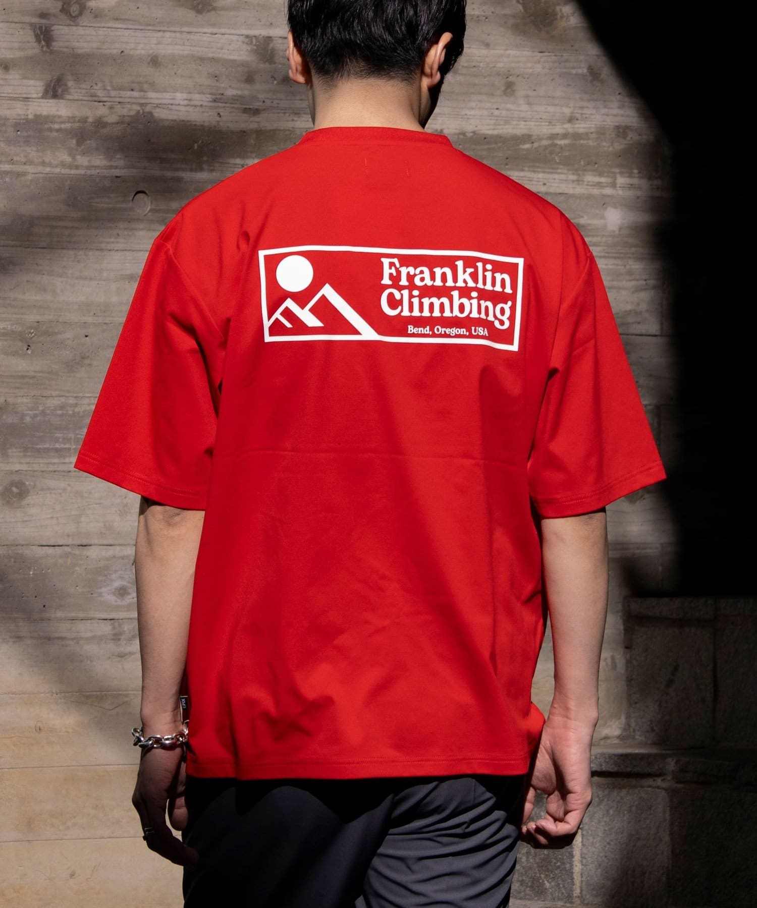 FREDY & GLOSTER(フレディ アンド グロスター) レディース 【Franklin Climbing】FLEX TECH バックプリントTシャツ レッド