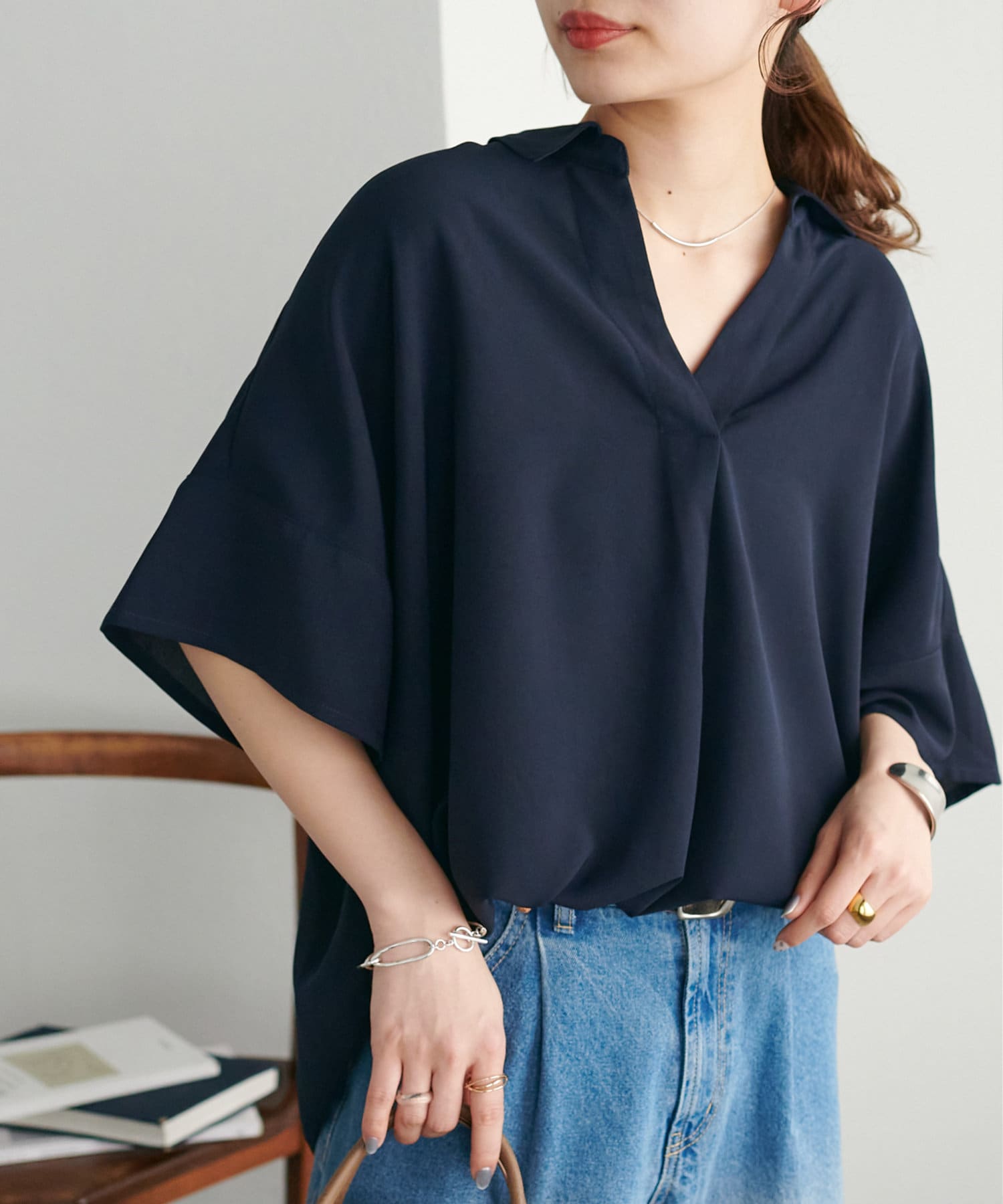 DISCOAT ONLINE LIMITED ITEMコーデを格上げしてくれるスキッパーブラウス●デザイン暑い季節も快適に過ごせる、さらりとした肌触りのスキッパーブラウス。程よくゆとりのあるシルエット