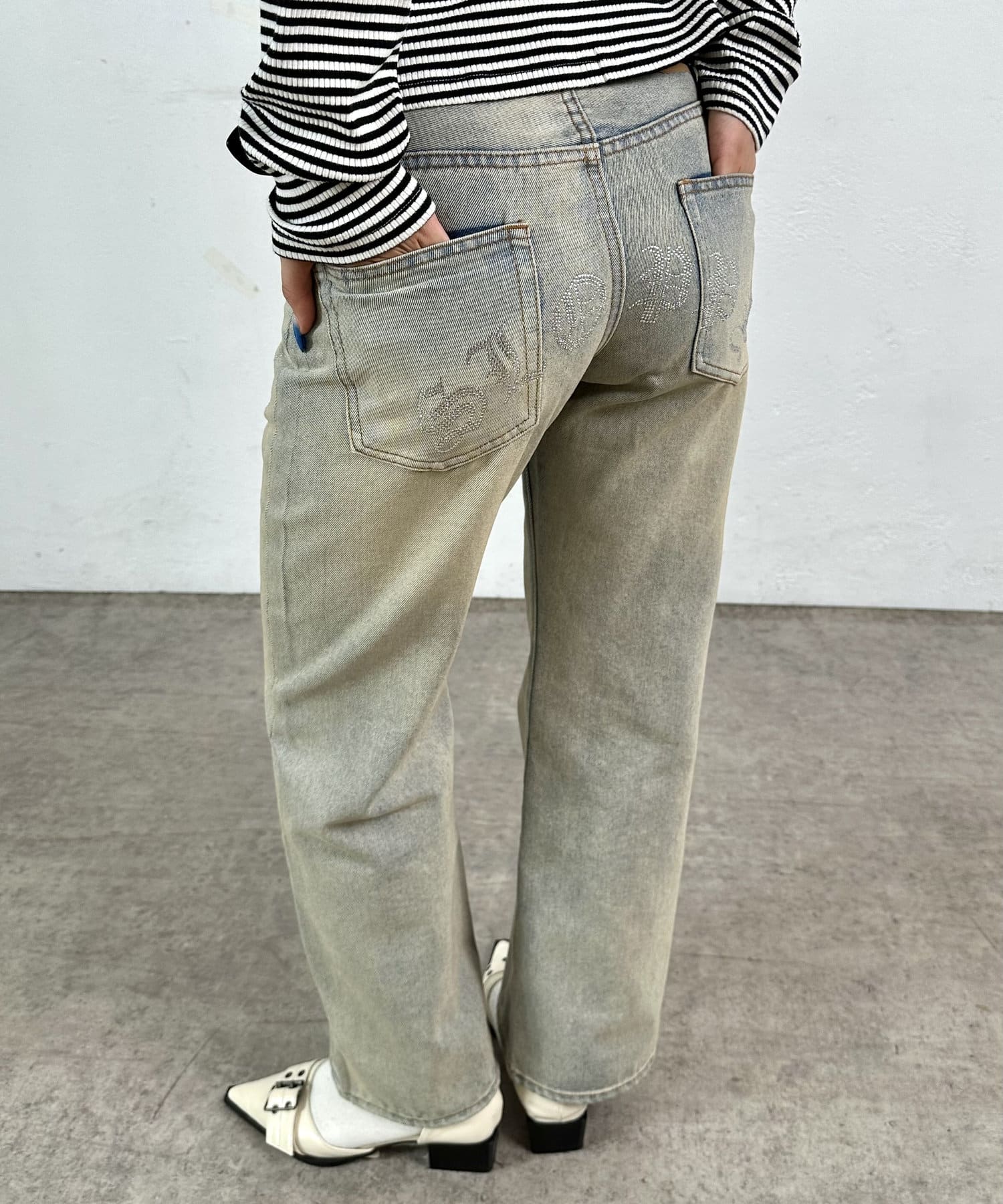 WHO’S WHO gallery(フーズフーギャラリー) SLOPPYラインストーンフレアデニム