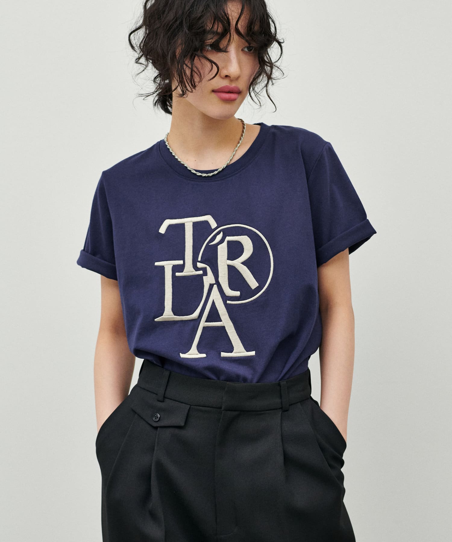 NICE CLAUP / OLIVE des OLIVE OUTLET(ナイスクラップ  / オリーブ デ オリーブ アウトレット) 【LARUTA】厚盛ロゴ刺繍T