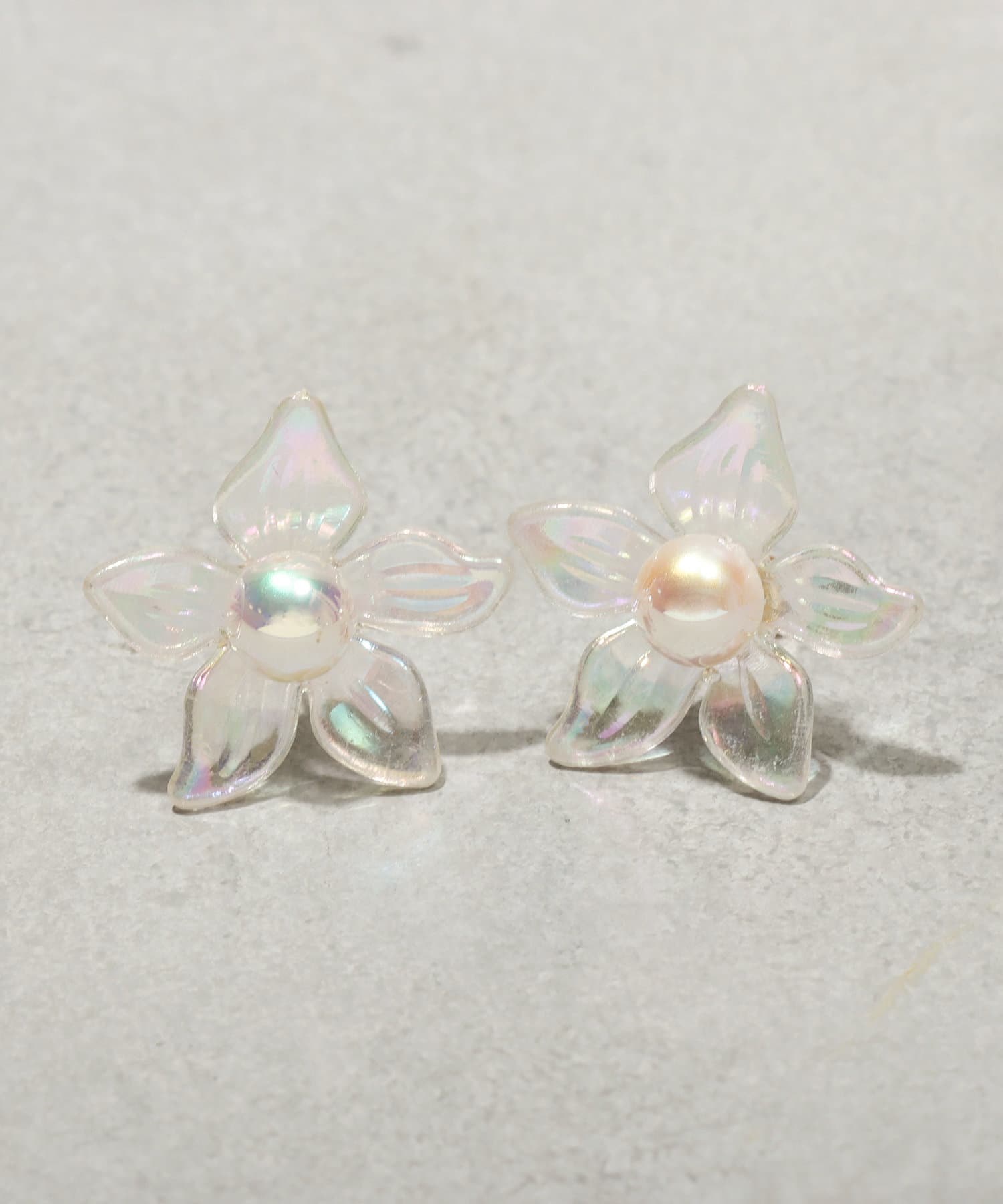 3COINS(スリーコインズ) クリアフラワーピアス
