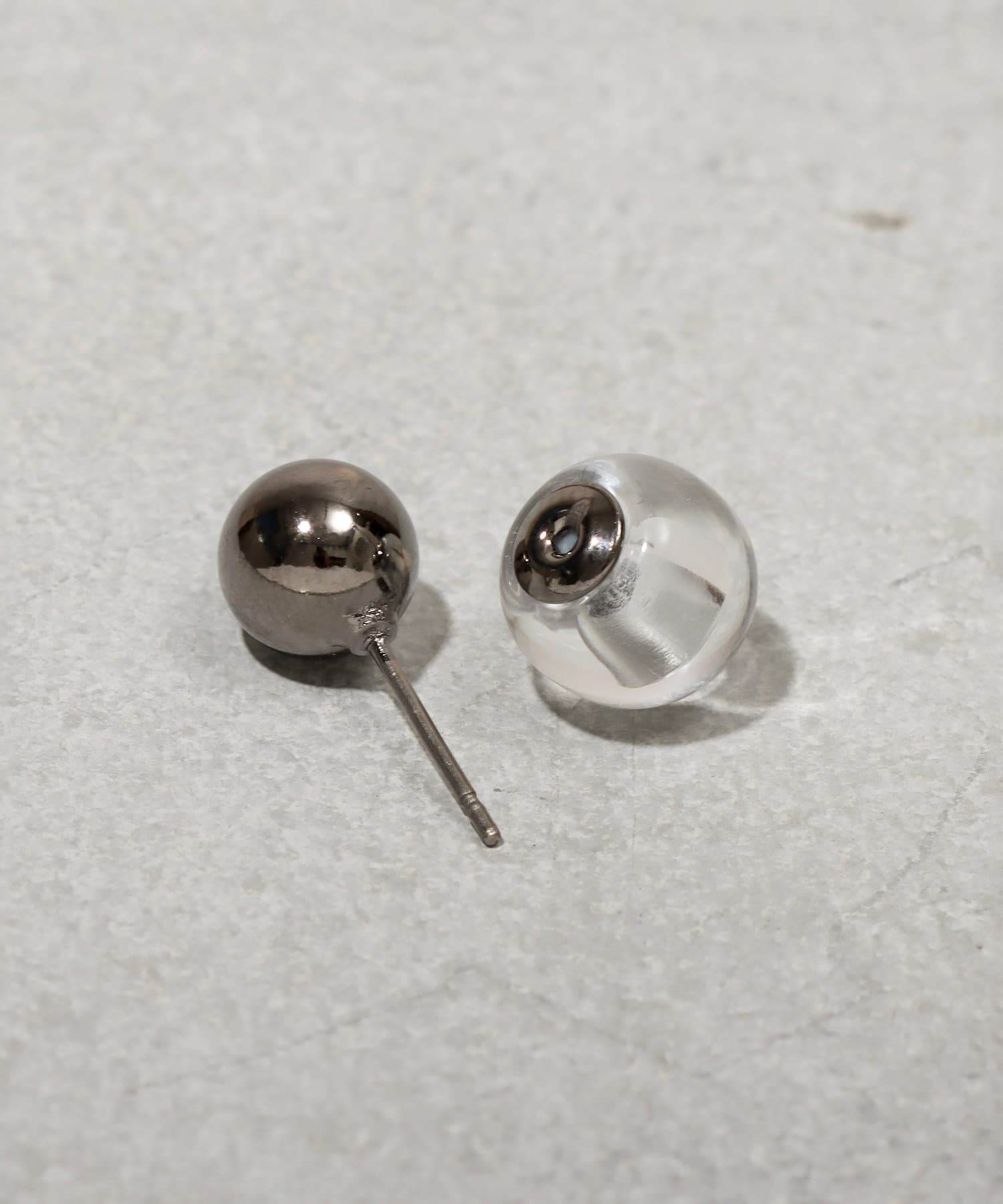 3COINS(スリーコインズ) アシンメトリーボールピアス