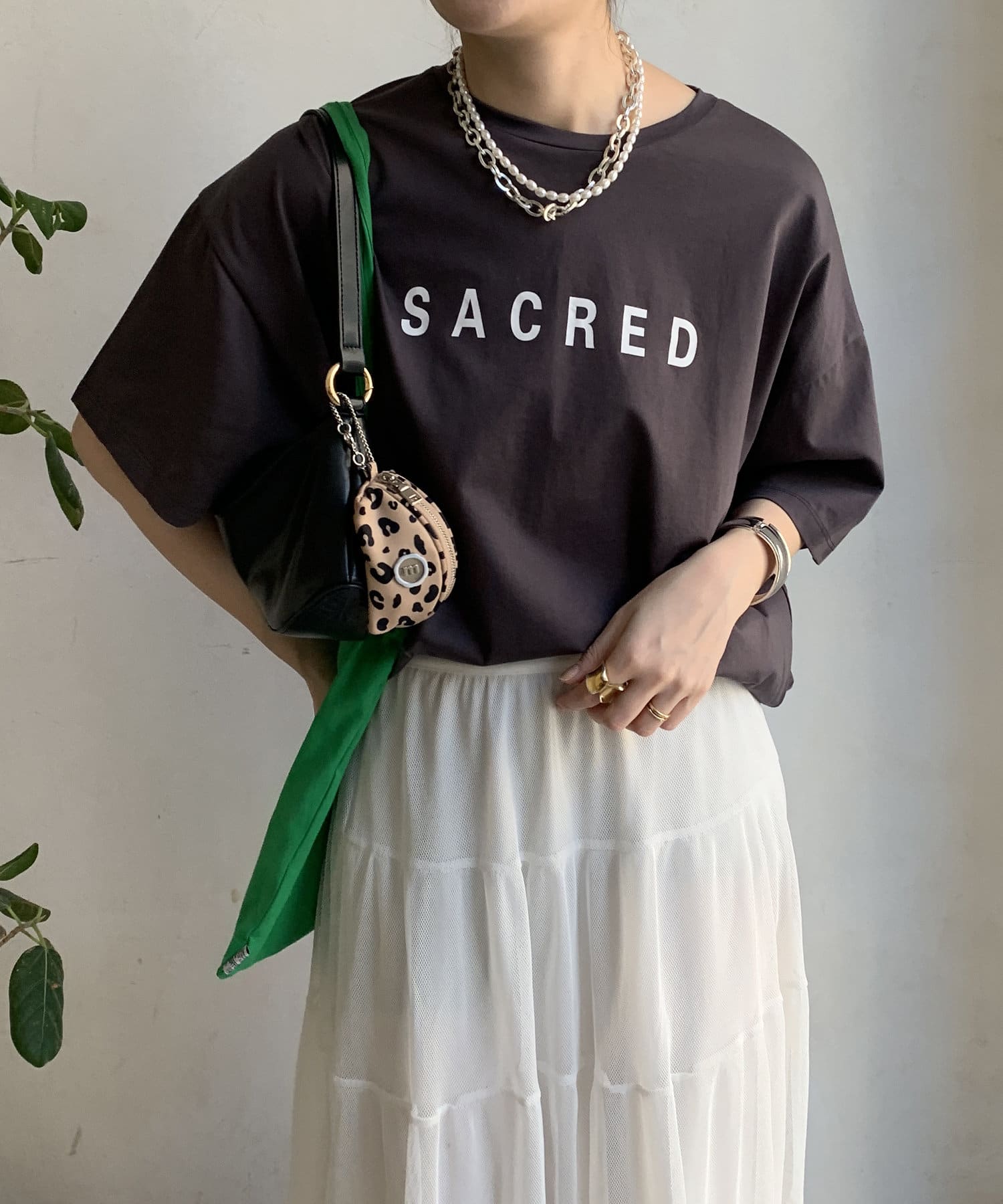 DOUDOU(ドゥドゥ) 【WEB限定】バックギャザーSACREDロゴTEE