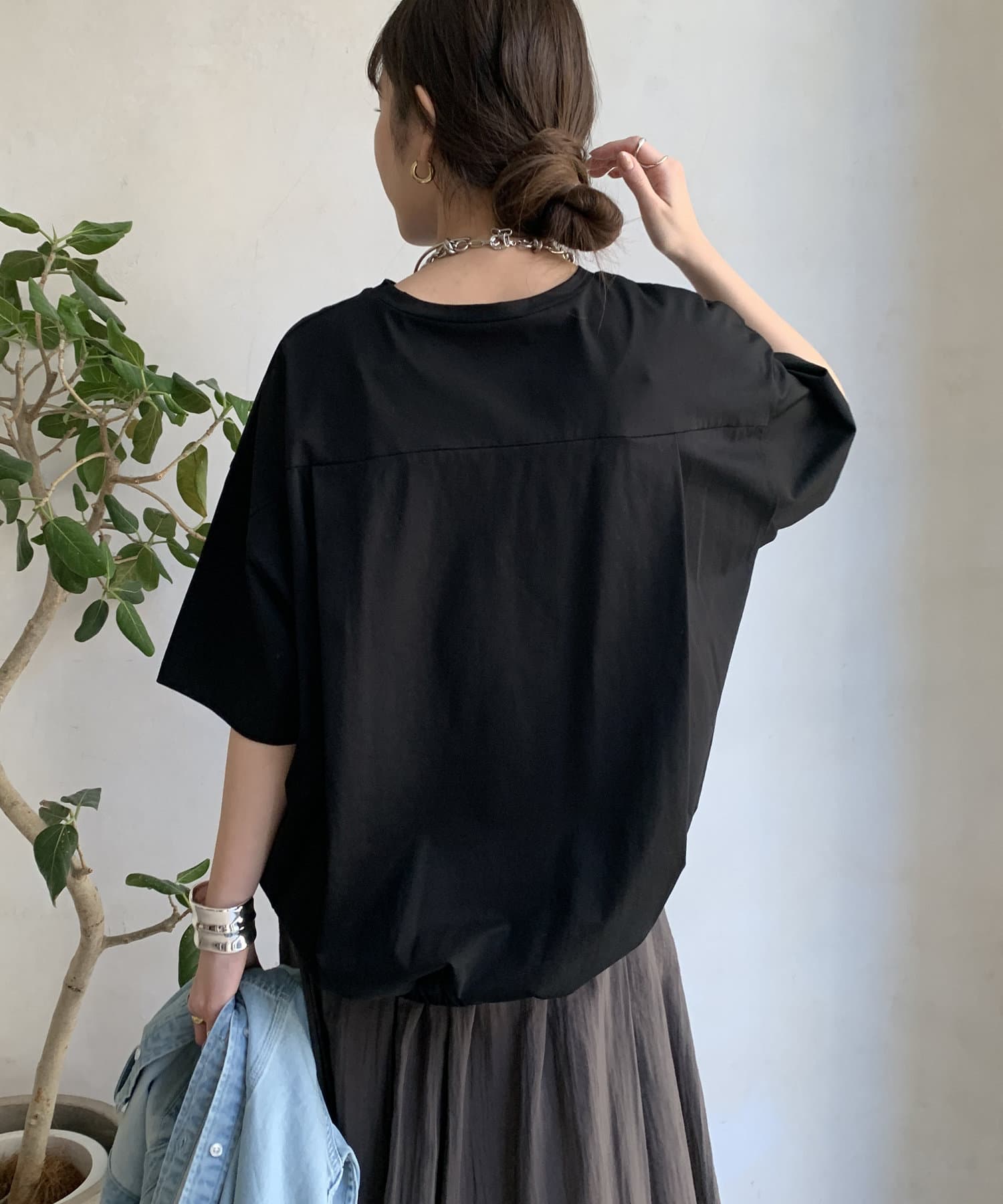 DOUDOU(ドゥドゥ) 【WEB限定】バックギャザーSACREDロゴTEE
