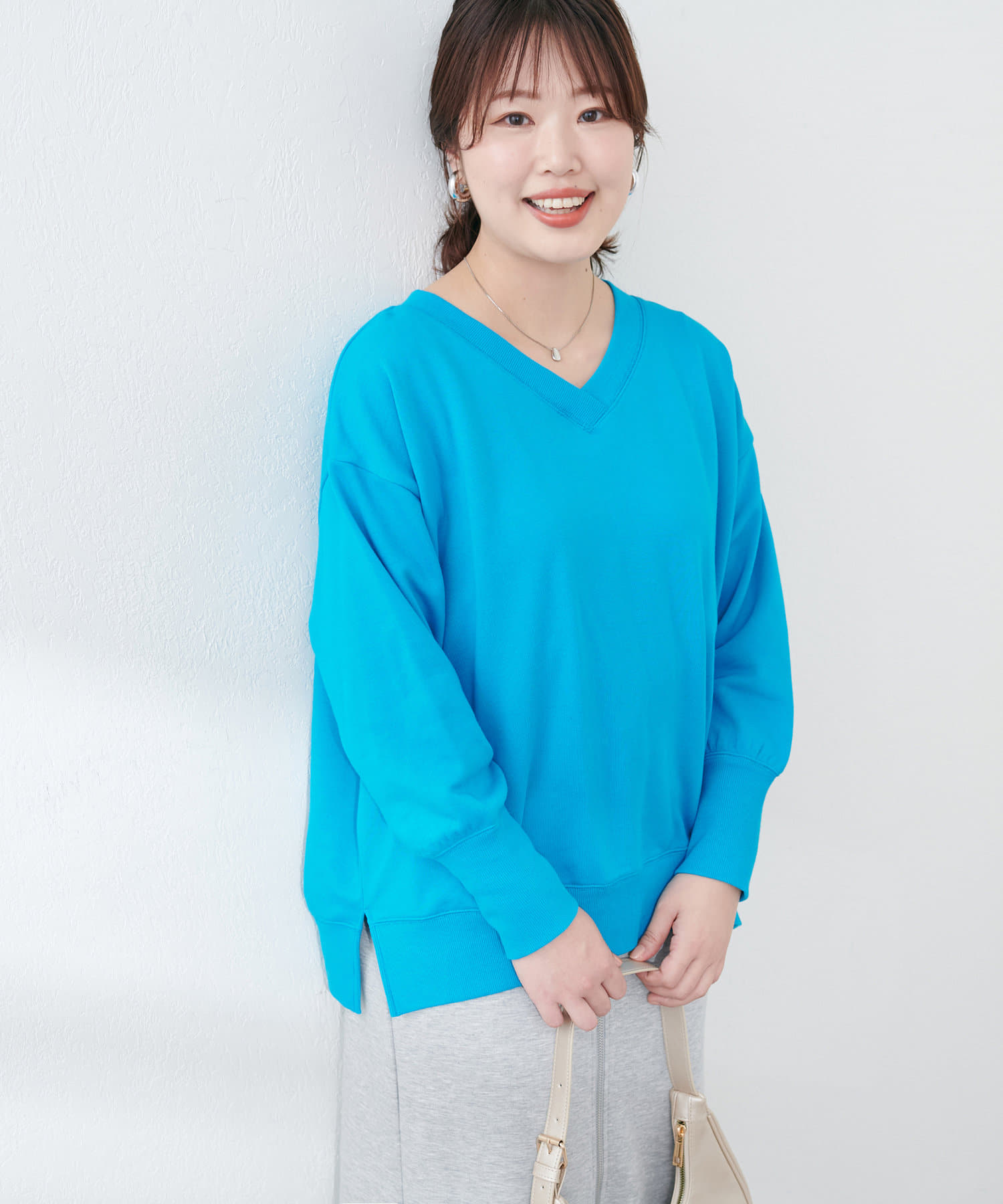 natural couture(ナチュラルクチュール) Web限定 /【ako】スリット付きVネック裏毛プルオーバー