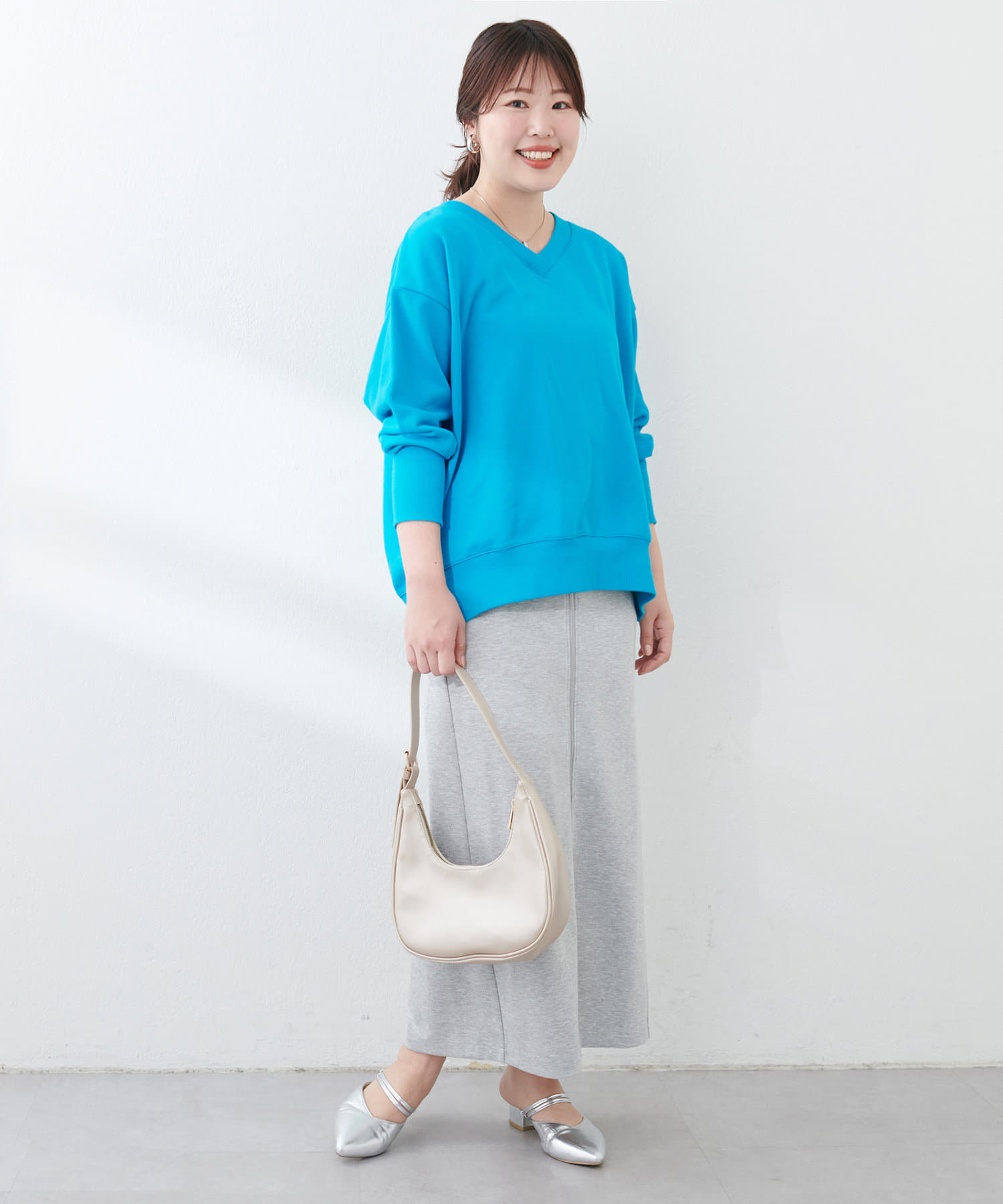natural couture(ナチュラルクチュール) Web限定 /【ako】スリット付きVネック裏毛プルオーバー
