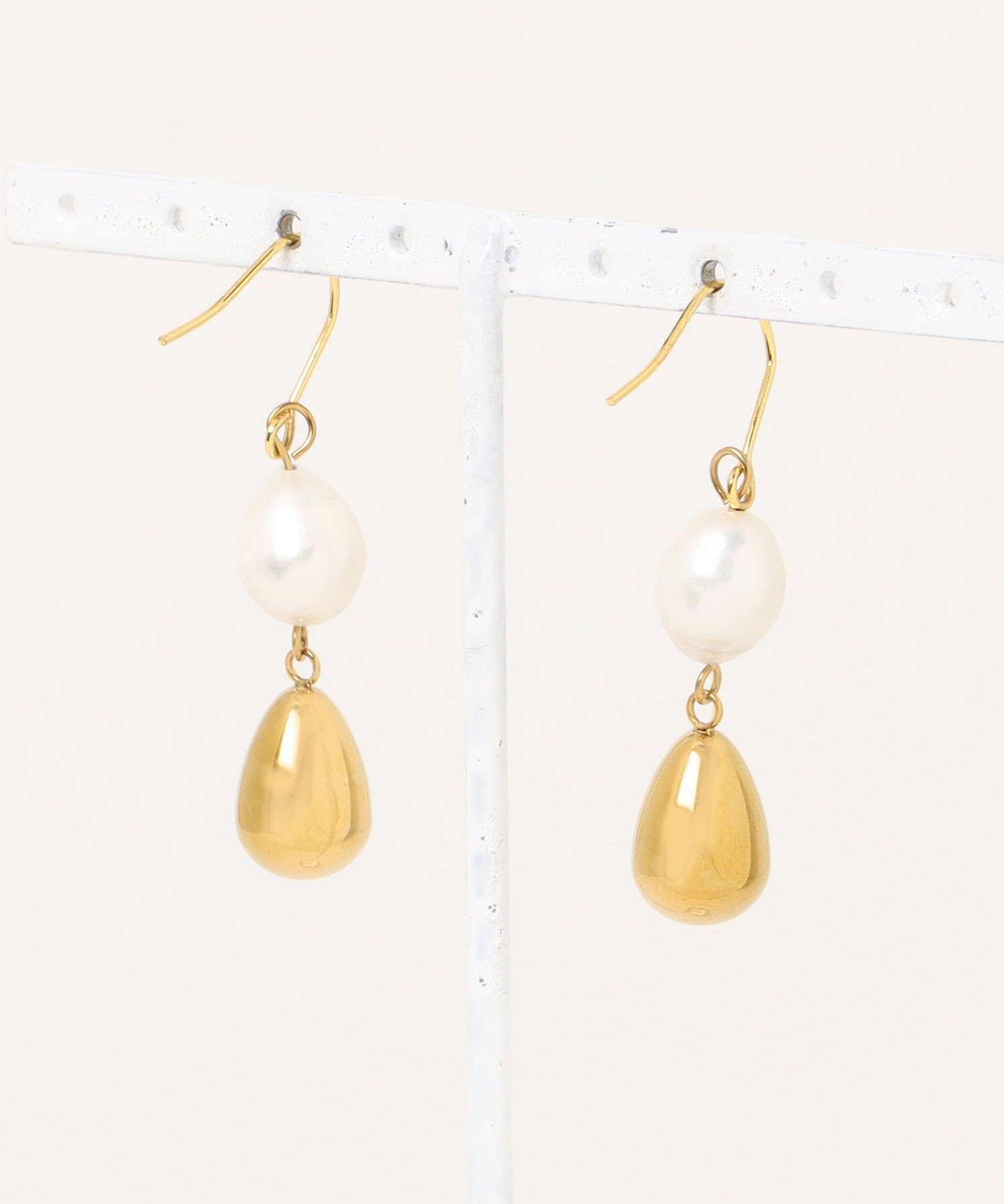 ear PAPILLONNER(イア パピヨネ) ステンレスパール×ドロップピアス