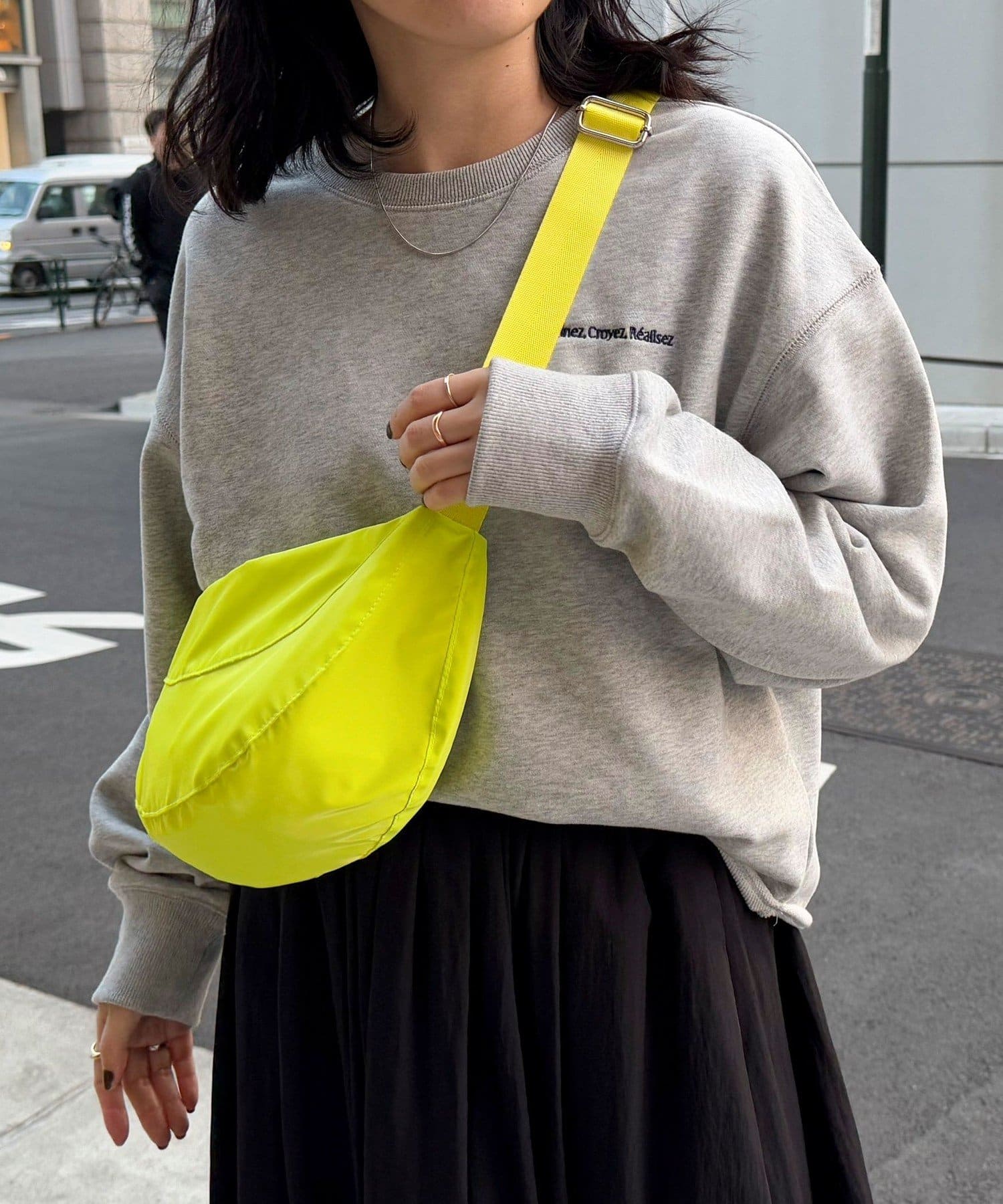 FREDY & GLOSTER(フレディ アンド グロスター) レディース ラウンド切替テープショルダーバッグ グリーンイエロー
