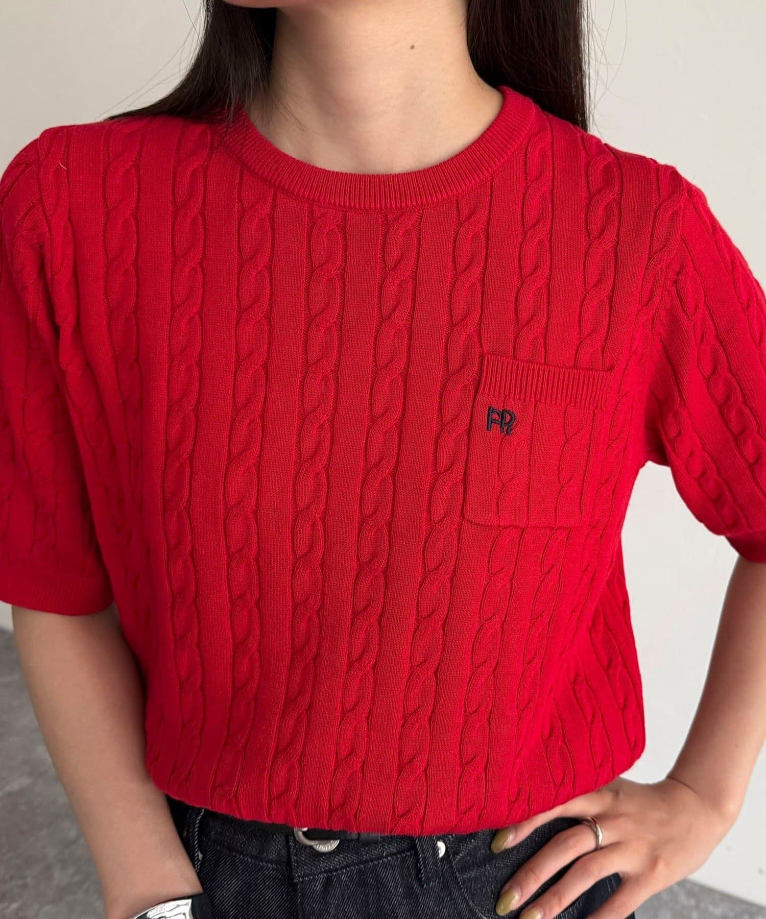 FREDY & GLOSTER(フレディ アンド グロスター) FR刺繍ケーブル柄ポケ付きニットプルオーバー