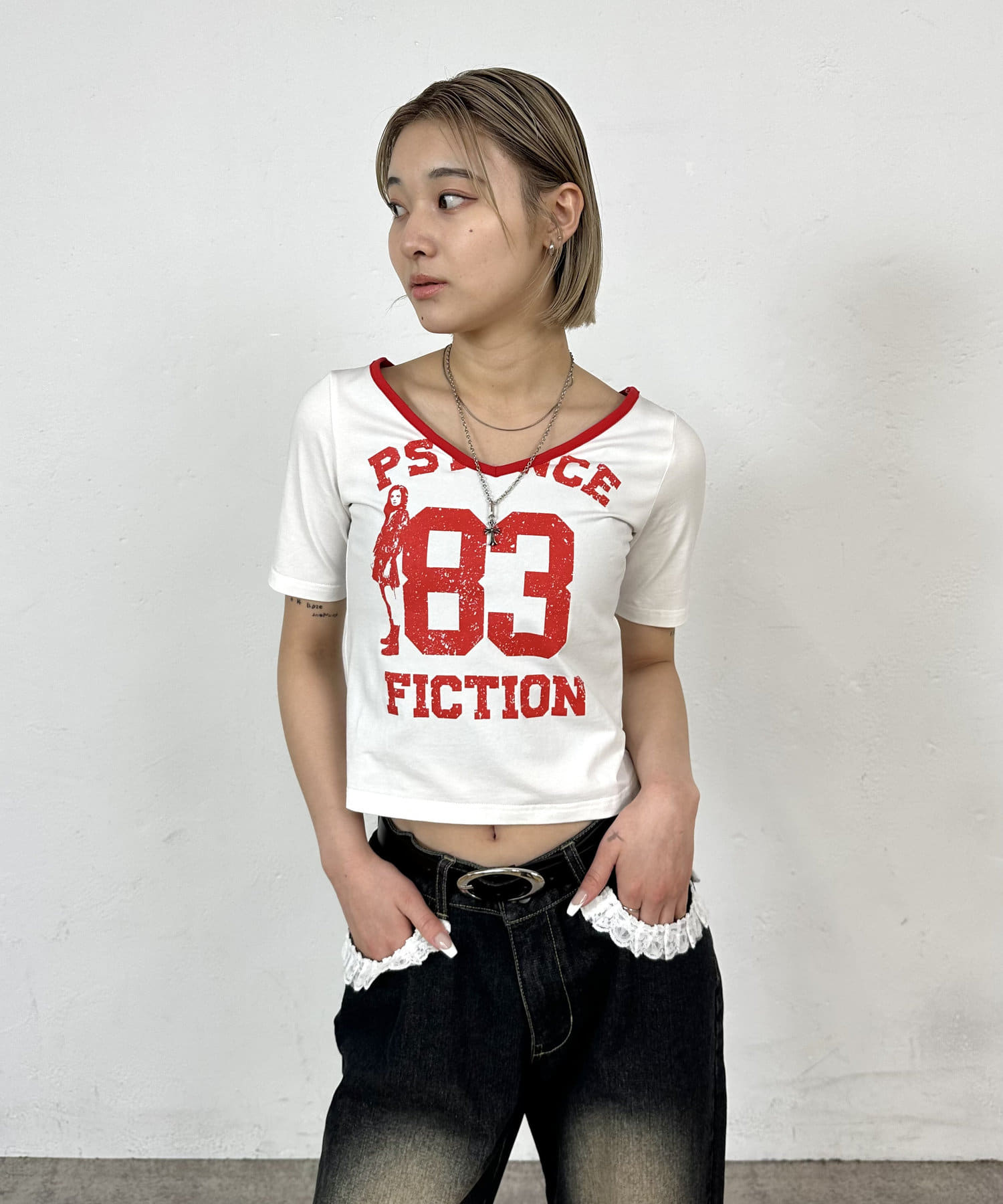 WHO’S WHO gallery(フーズフーギャラリー) エリオットVネックTEE