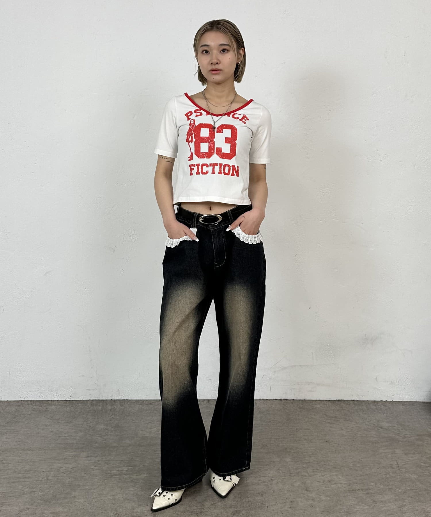 WHO’S WHO gallery(フーズフーギャラリー) エリオットVネックTEE