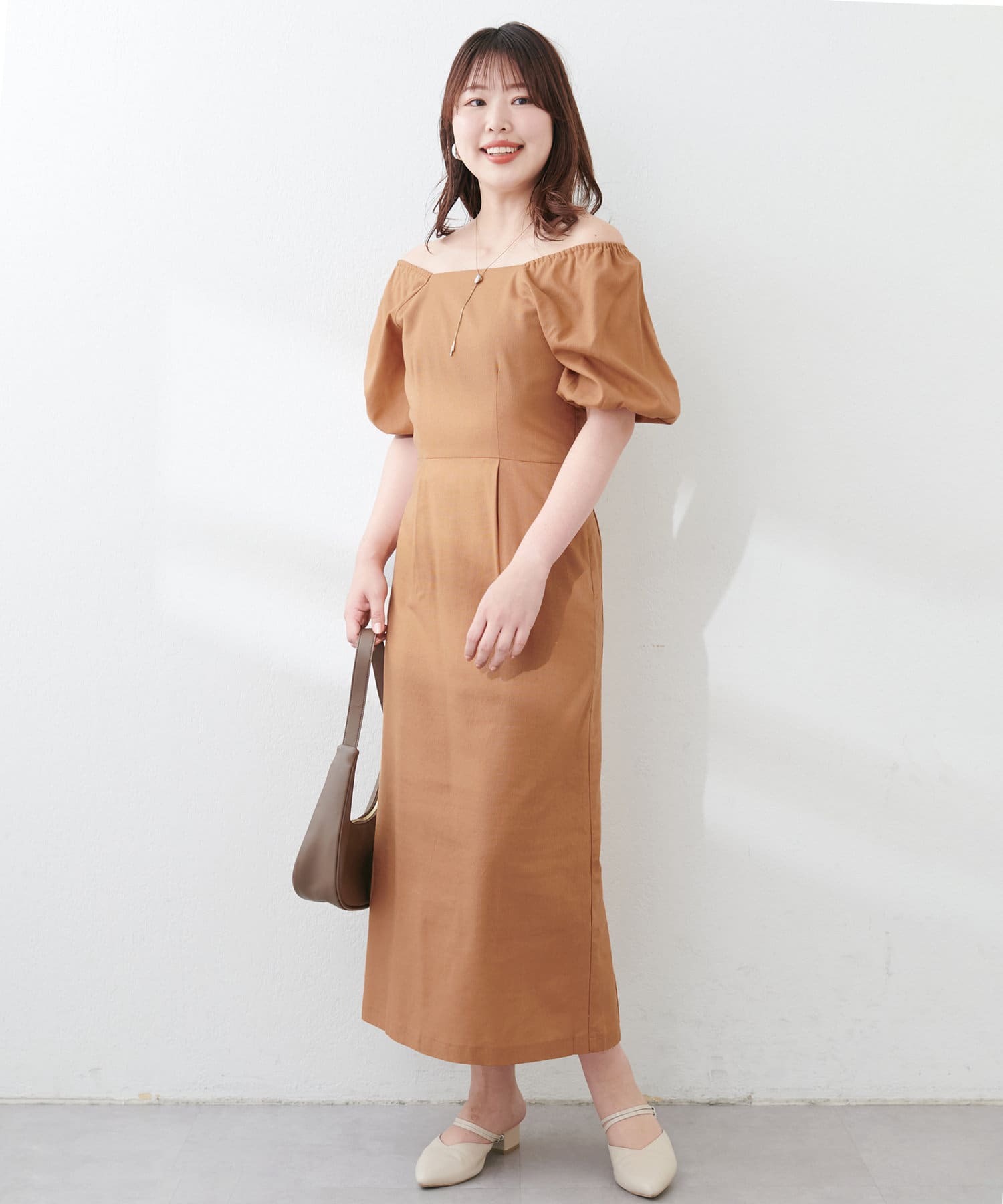 【2025SS natural couture】人気インフルエンサー akoのワンピースがNEWバージョンで登場！​​​​​​■Design 昨年のセミタイトボリューム袖ワンピースを形そのままに綿麻素