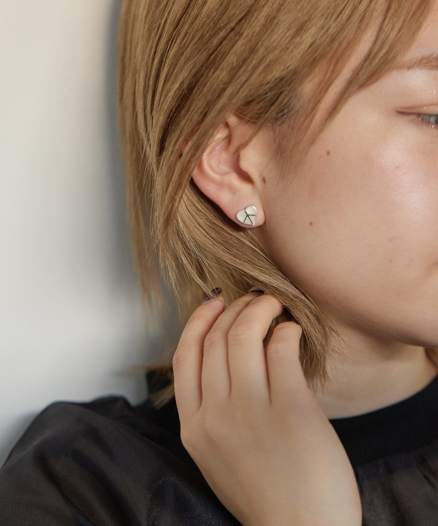 ear PAPILLONNER(イア パピヨネ) 《スターリングシルバー使用》ピースハートシェルピアス