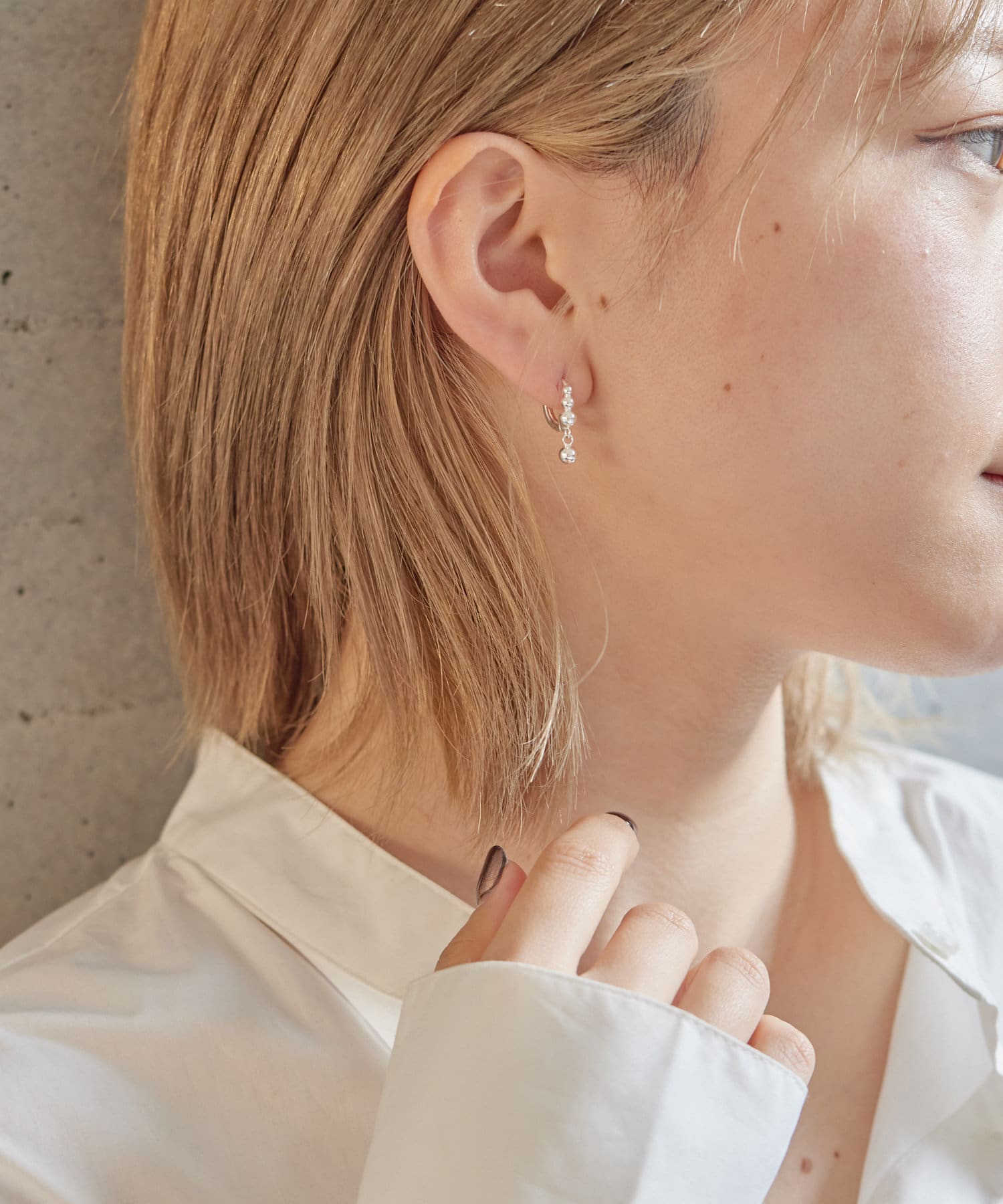 ear PAPILLONNER(イア パピヨネ) 《スターリングシルバー使用》スイングボールピアス